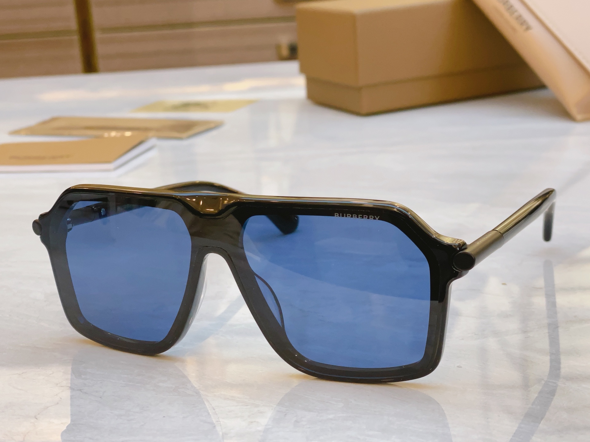 ，【BURBERR*】巴宝*莉新款太阳镜🕶️，MODEL：BE6003，SIZE：136口0-140