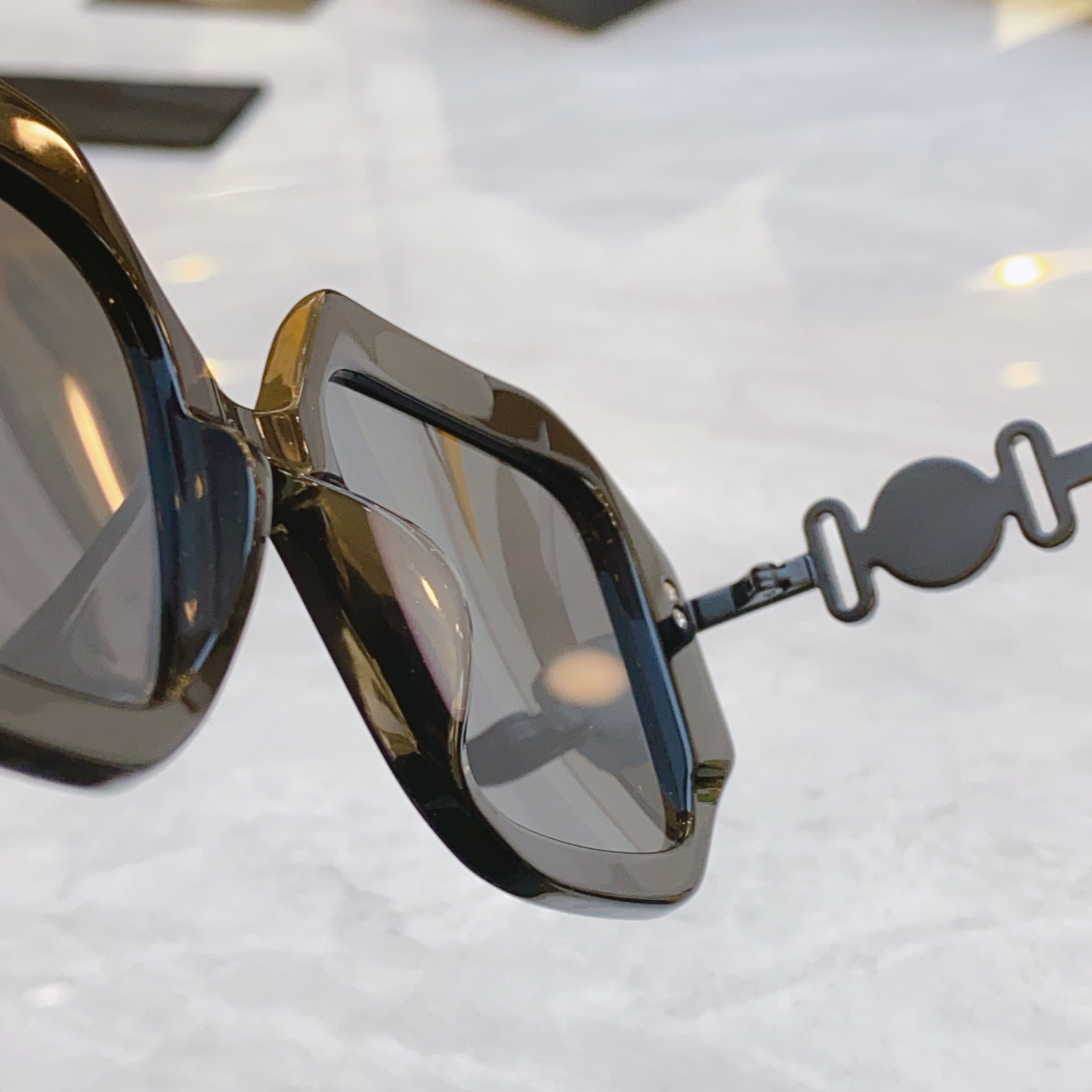 ，【VERSAC*】范思*哲新款太阳镜，
MODEL：VE4481，SIZE：51口22-145