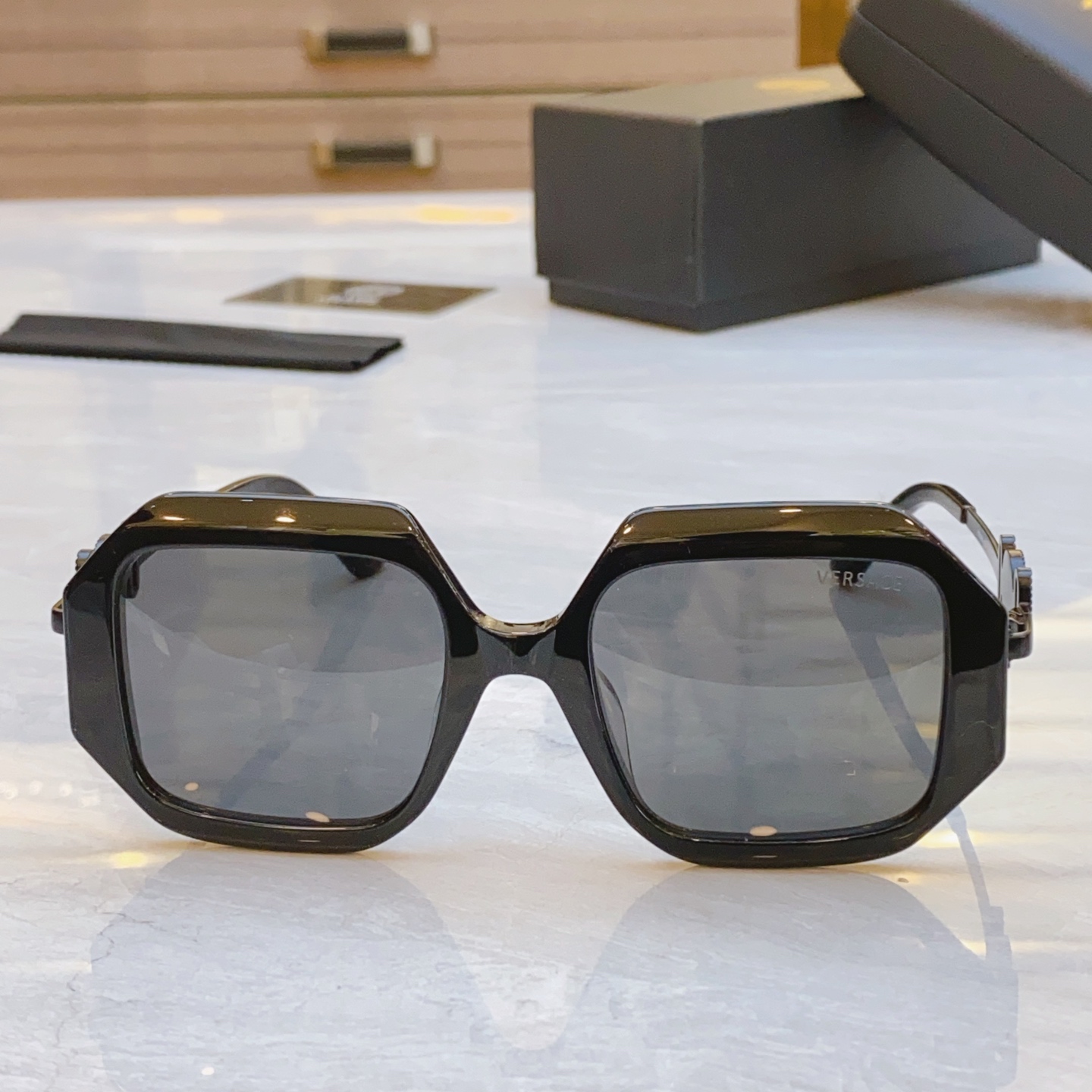 ，【VERSAC*】范思*哲新款太阳镜，
MODEL：VE4481，SIZE：51口22-145