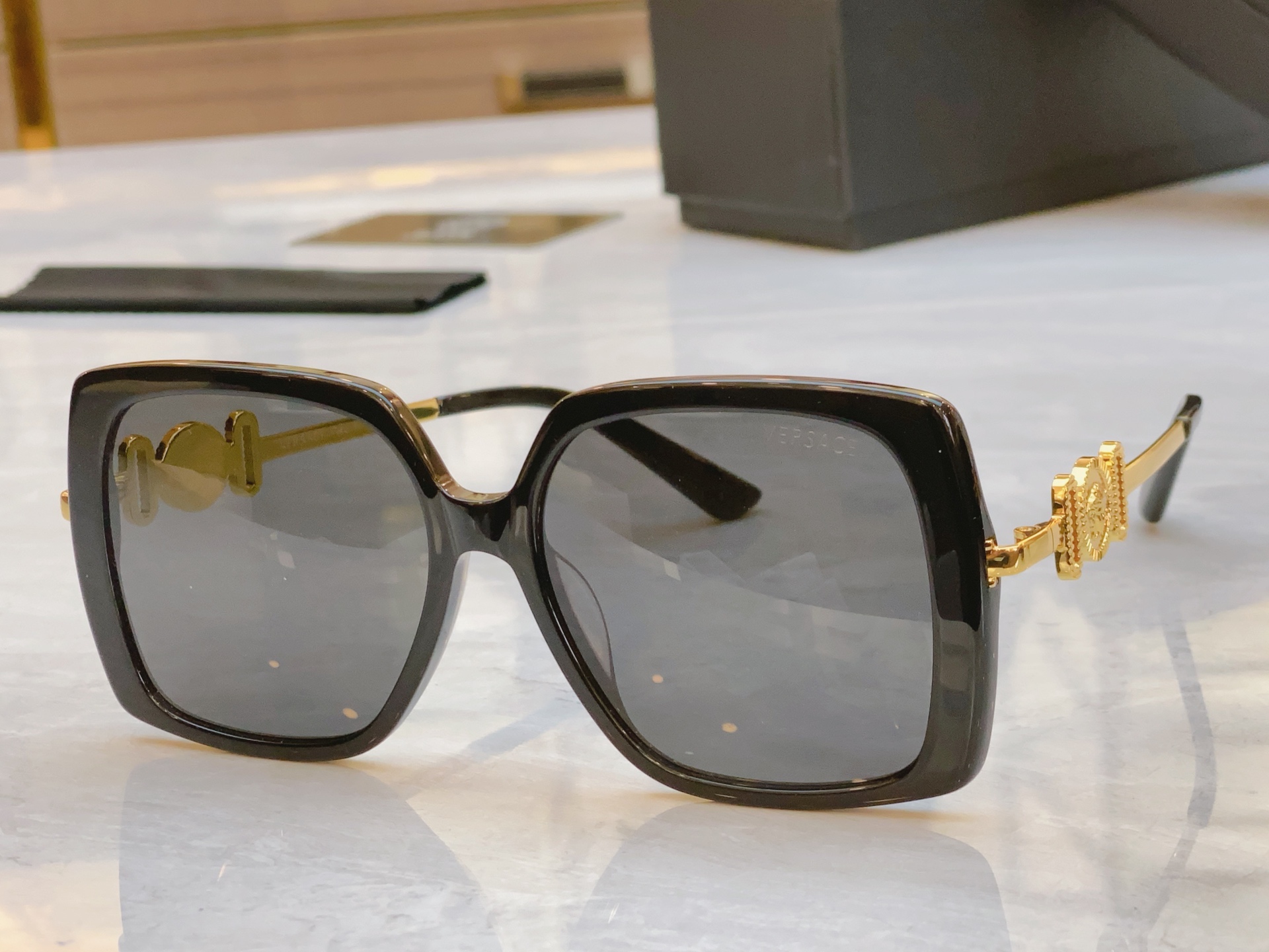 ，【VERSAC*】范思*哲新款太阳镜，
MODEL：VE4467，SIZE：54口17-145