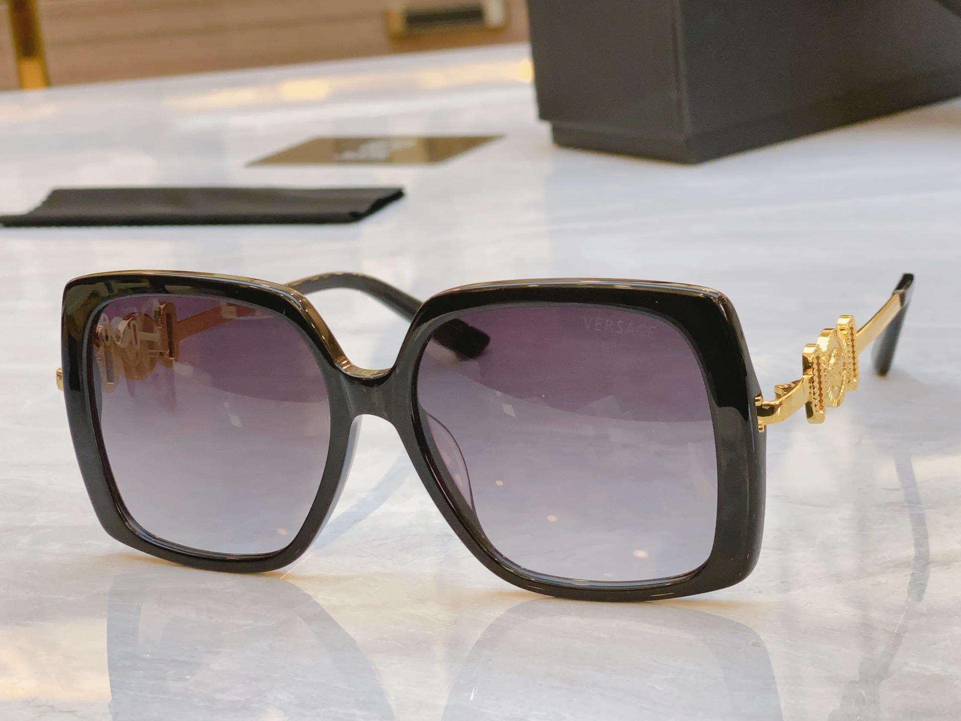 ，【VERSAC*】范思*哲新款太阳镜，
MODEL：VE4467，SIZE：54口17-145