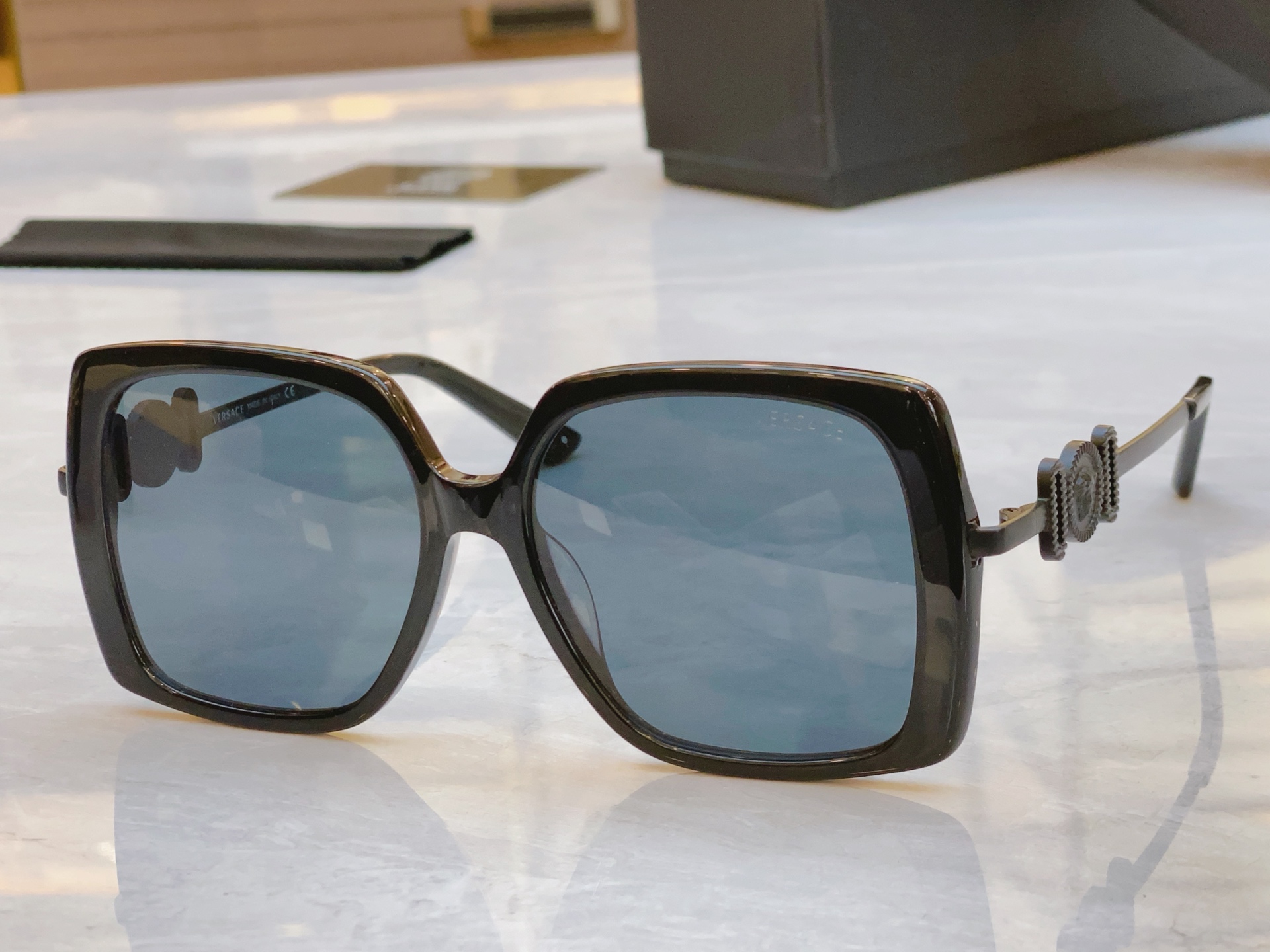 ，【VERSAC*】范思*哲新款太阳镜，
MODEL：VE4467，SIZE：54口17-145