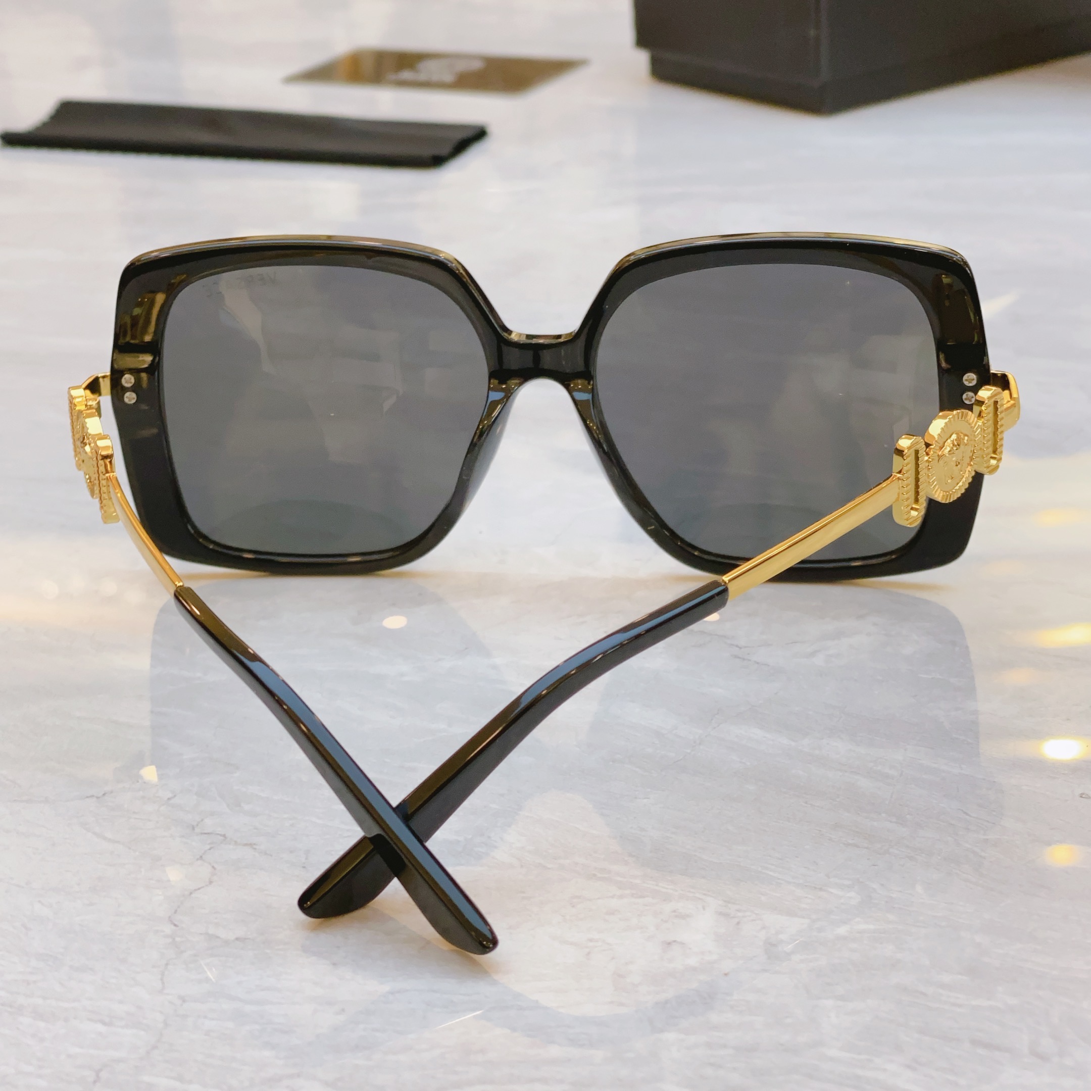 ，【VERSAC*】范思*哲新款太阳镜，
MODEL：VE4467，SIZE：54口17-145