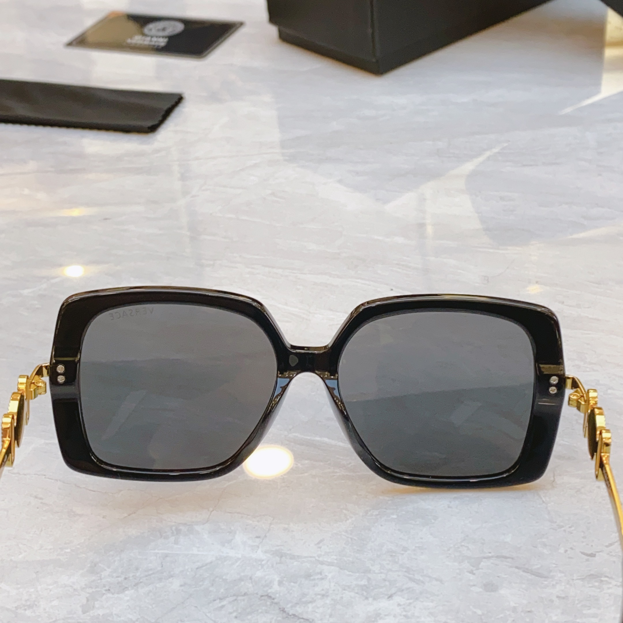 ，【VERSAC*】范思*哲新款太阳镜，
MODEL：VE4467，SIZE：54口17-145