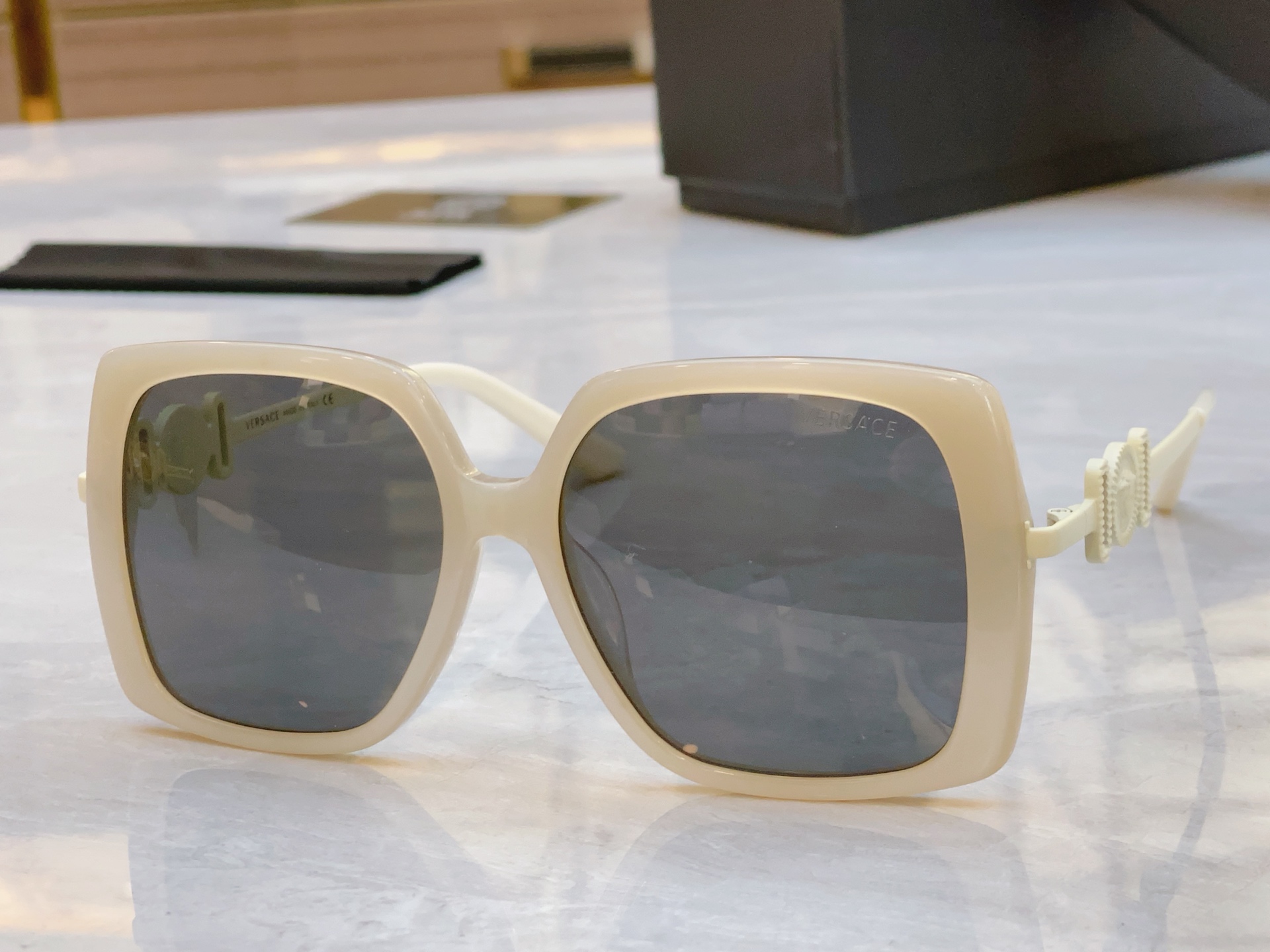 ，【VERSAC*】范思*哲新款太阳镜，
MODEL：VE4467，SIZE：54口17-145