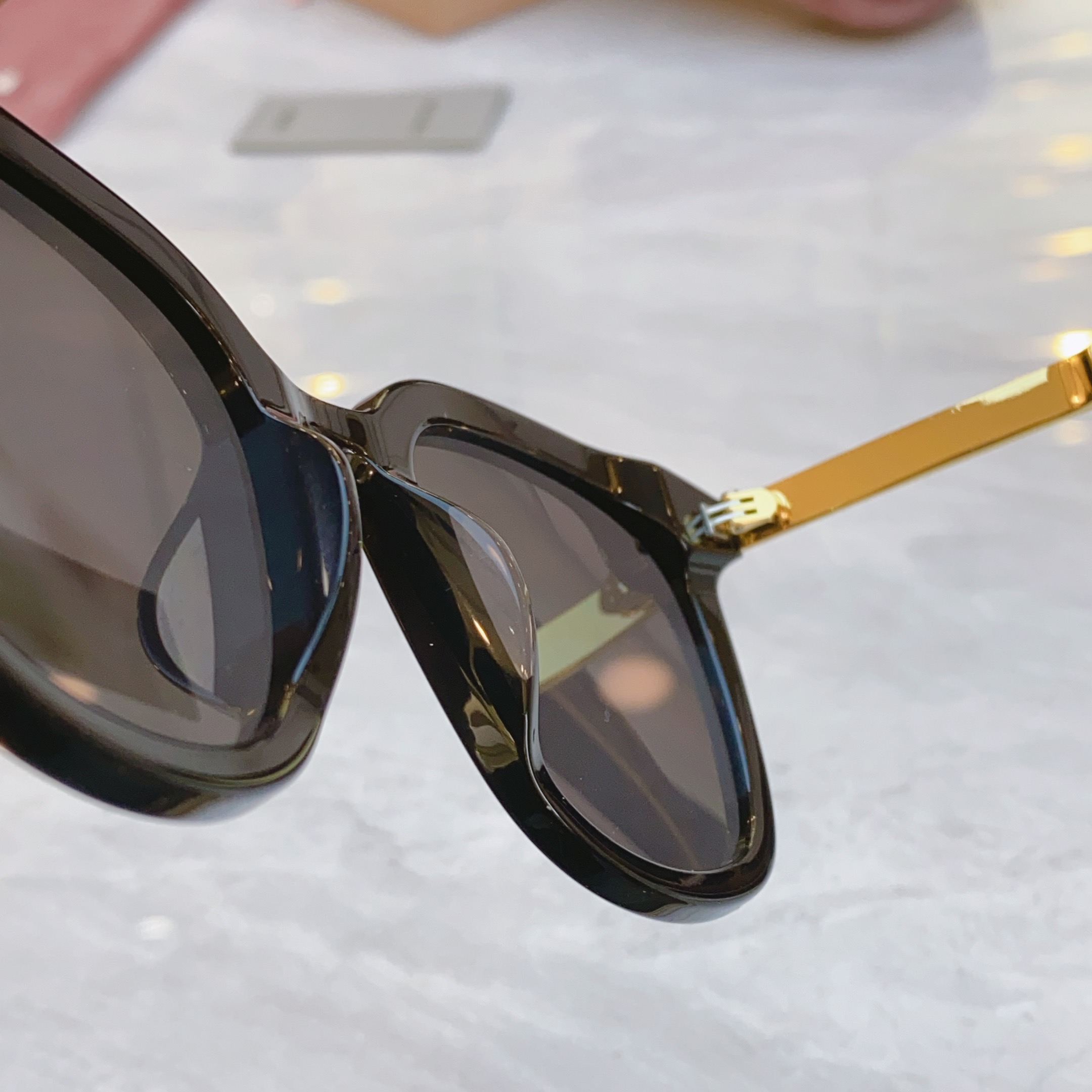 ，【MIU MI*】缪*缪新款太阳镜，MODELSMU 20S，SIZE：64口18-145