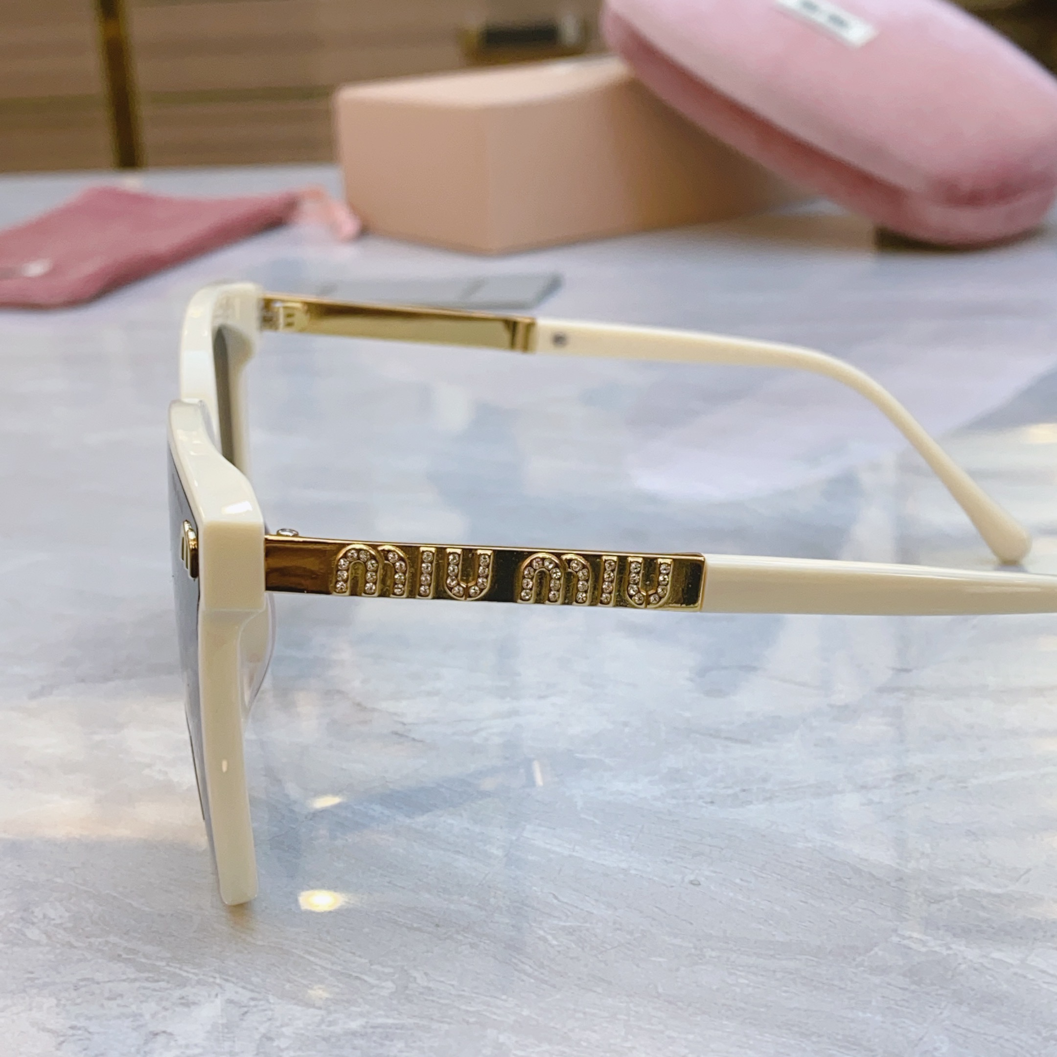 ，【MIU MI*】缪*缪新款太阳镜，MODELSMU 21S，SIZE：64口15-145