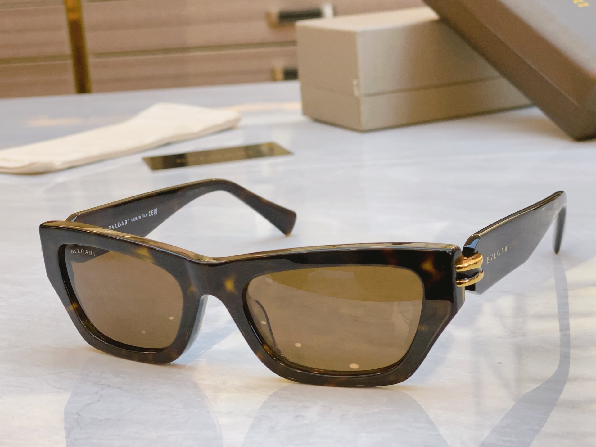 ，【BVLGA*】宝格*丽新款太阳镜，
MODEL：BV ，SIZE：54口20-135