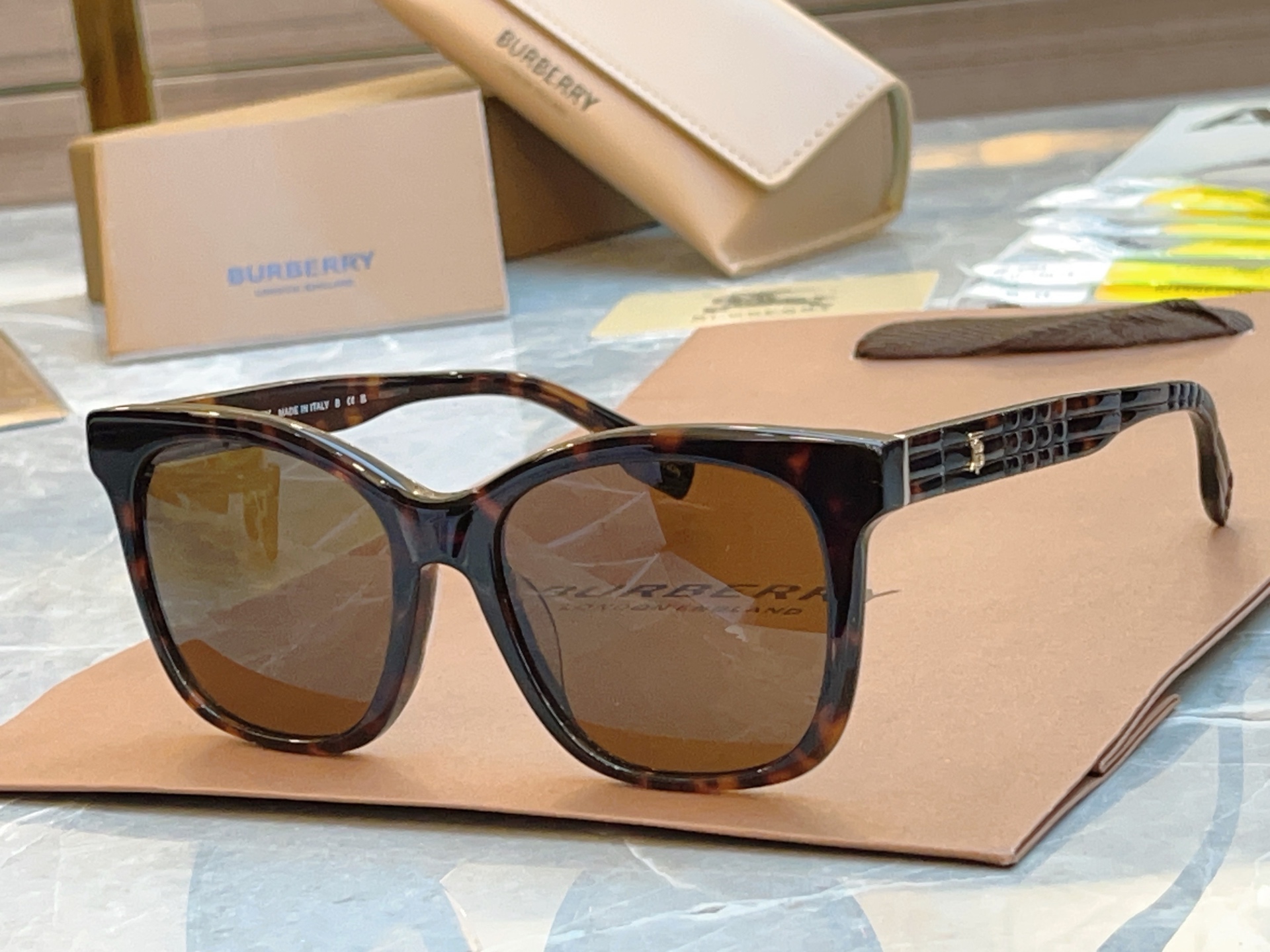 ，【BURBERR*】巴宝*莉新款太阳镜，MODEL：BE 2363，SIZE：53口17-140