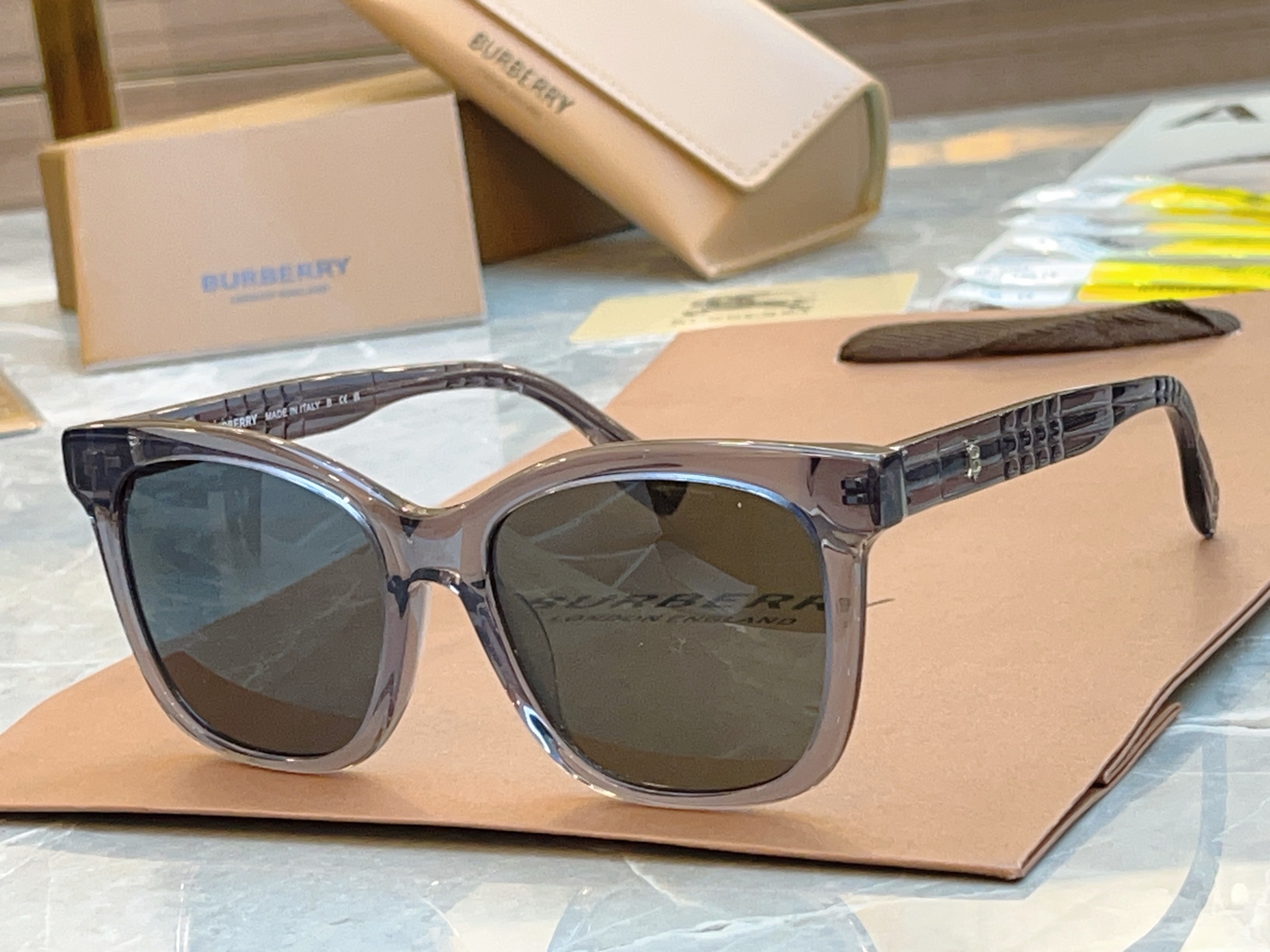 ，【BURBERR*】巴宝*莉新款太阳镜，MODEL：BE 2363，SIZE：53口17-140