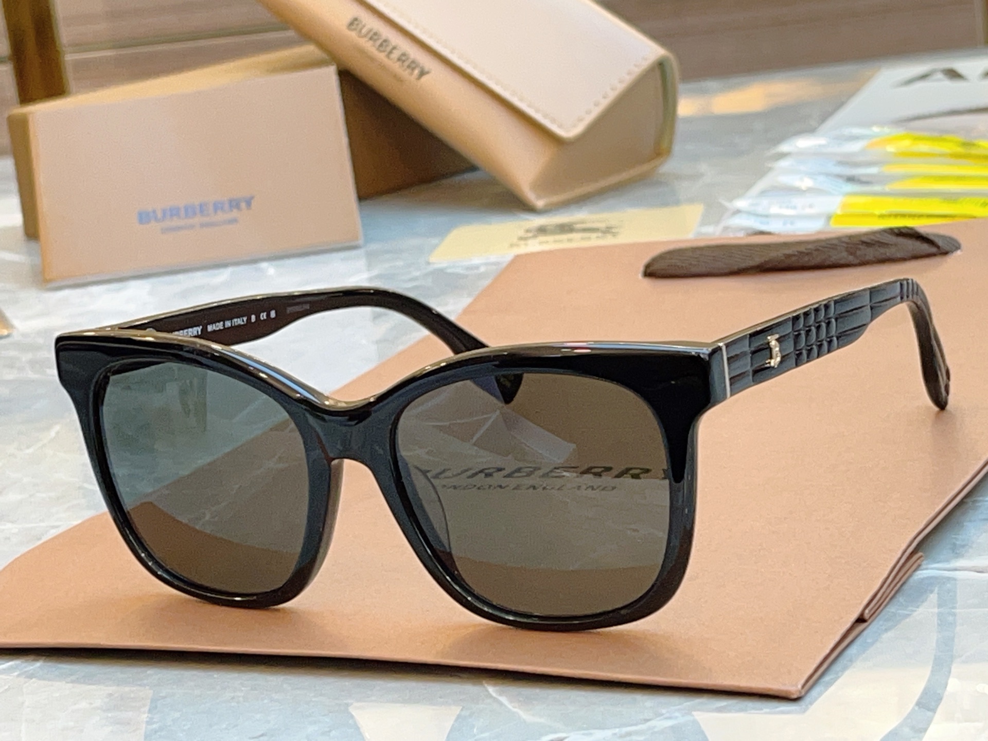 ，【BURBERR*】巴宝*莉新款太阳镜，MODEL：BE 2363，SIZE：53口17-140