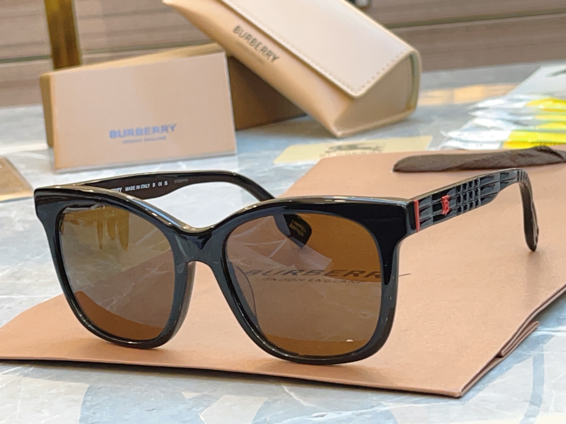 ，【BURBERR*】巴宝*莉新款太阳镜，MODEL：BE 2363，SIZE：53口17-140