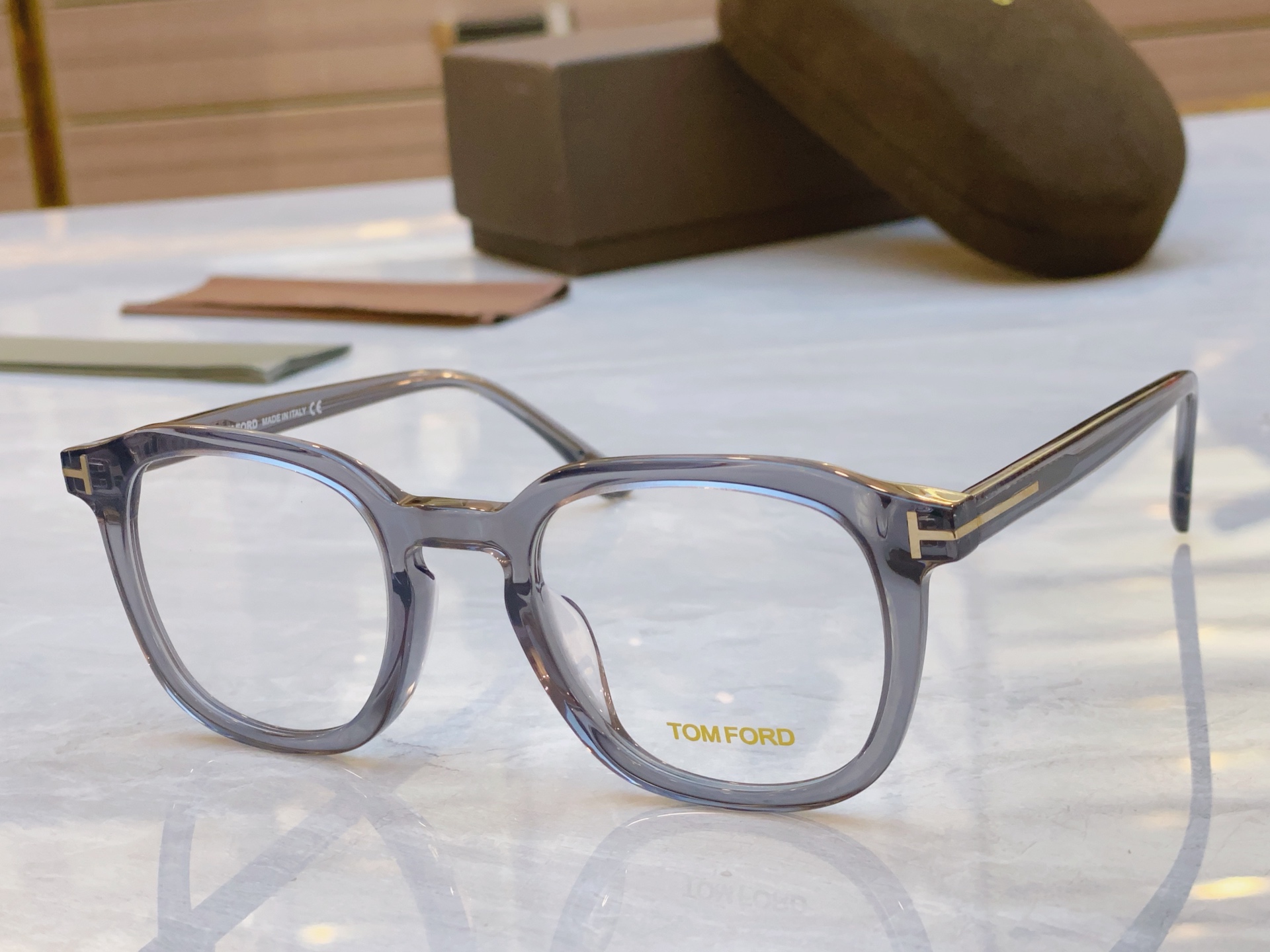 ，【TOM FOR*】汤姆*福特新款眼镜架🕶️，MODEL：TF0975，SIZE：52口23-135