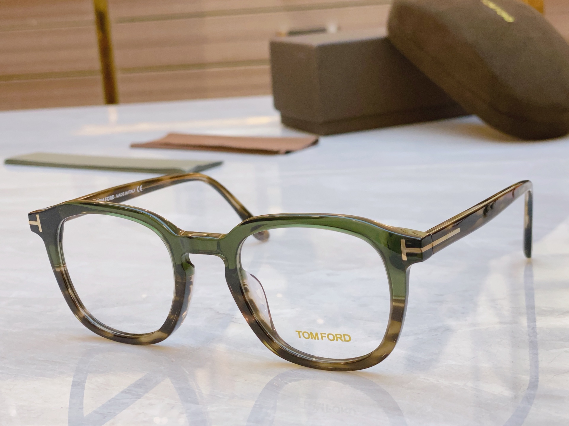 ，【TOM FOR*】汤姆*福特新款眼镜架🕶️，MODEL：TF0975，SIZE：52口23-135
