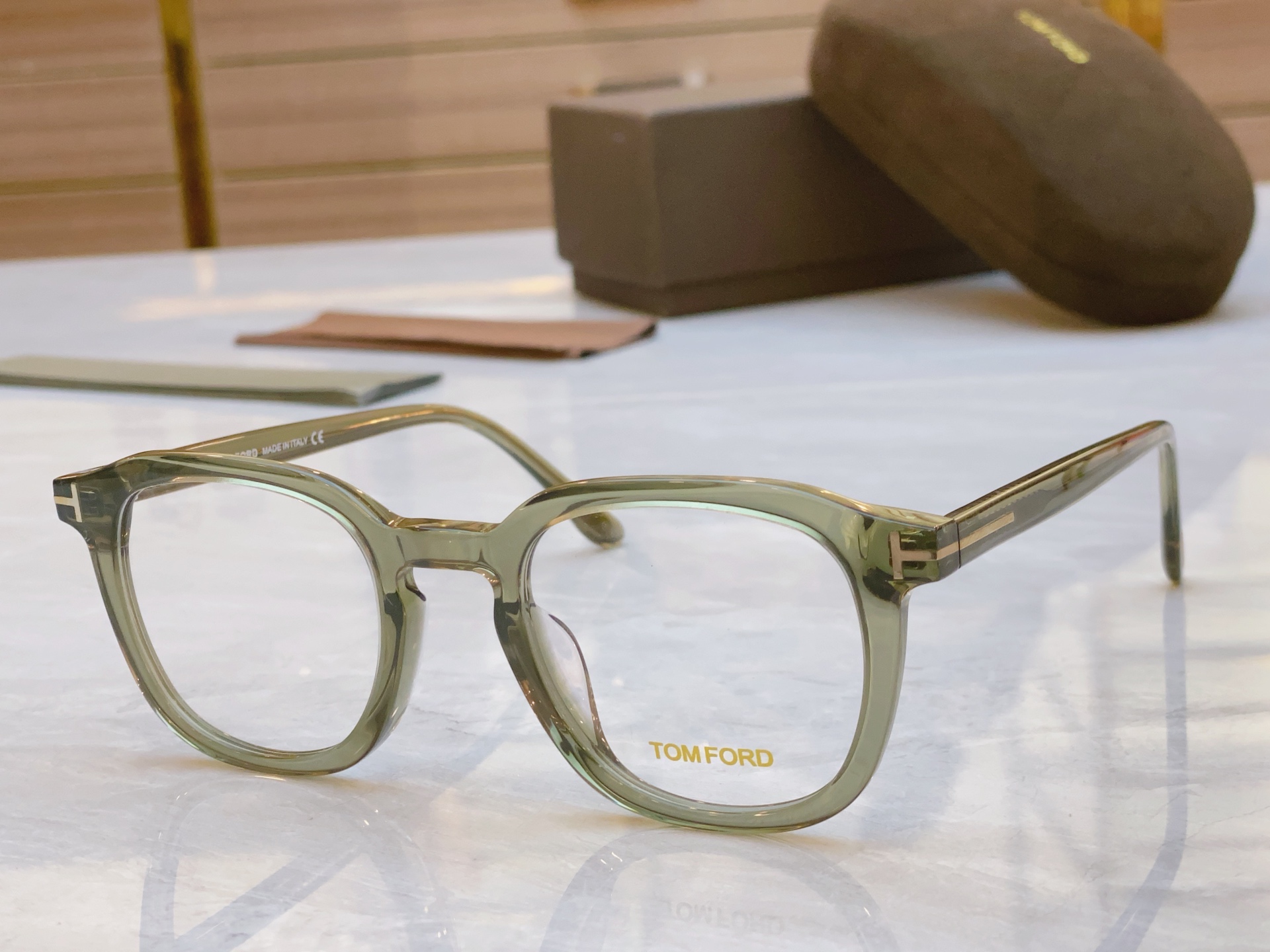 ，【TOM FOR*】汤姆*福特新款眼镜架🕶️，MODEL：TF0975，SIZE：52口23-135