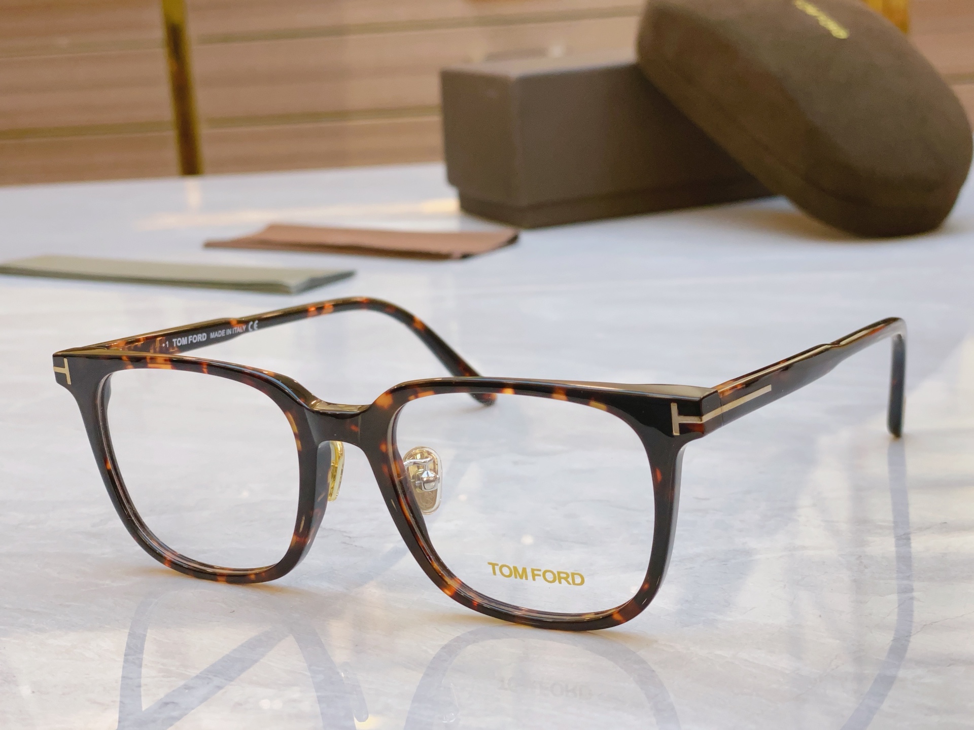 ￼，【TOM FOR*】汤姆*福特新款眼镜架🕶️，MODEL：TF5921-K-B，SIZE：51口19