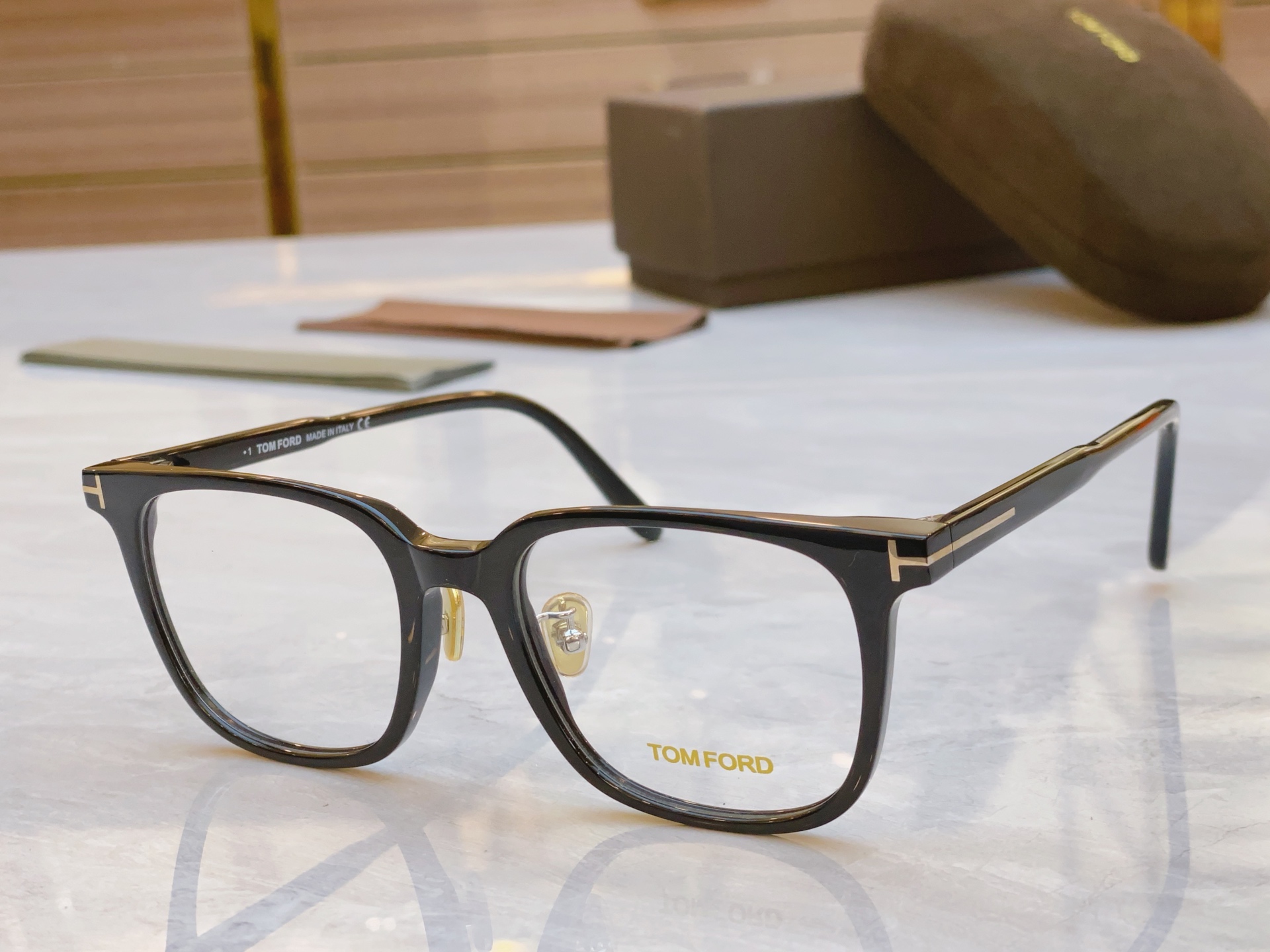 ￼，【TOM FOR*】汤姆*福特新款眼镜架🕶️，MODEL：TF5921-K-B，SIZE：51口19