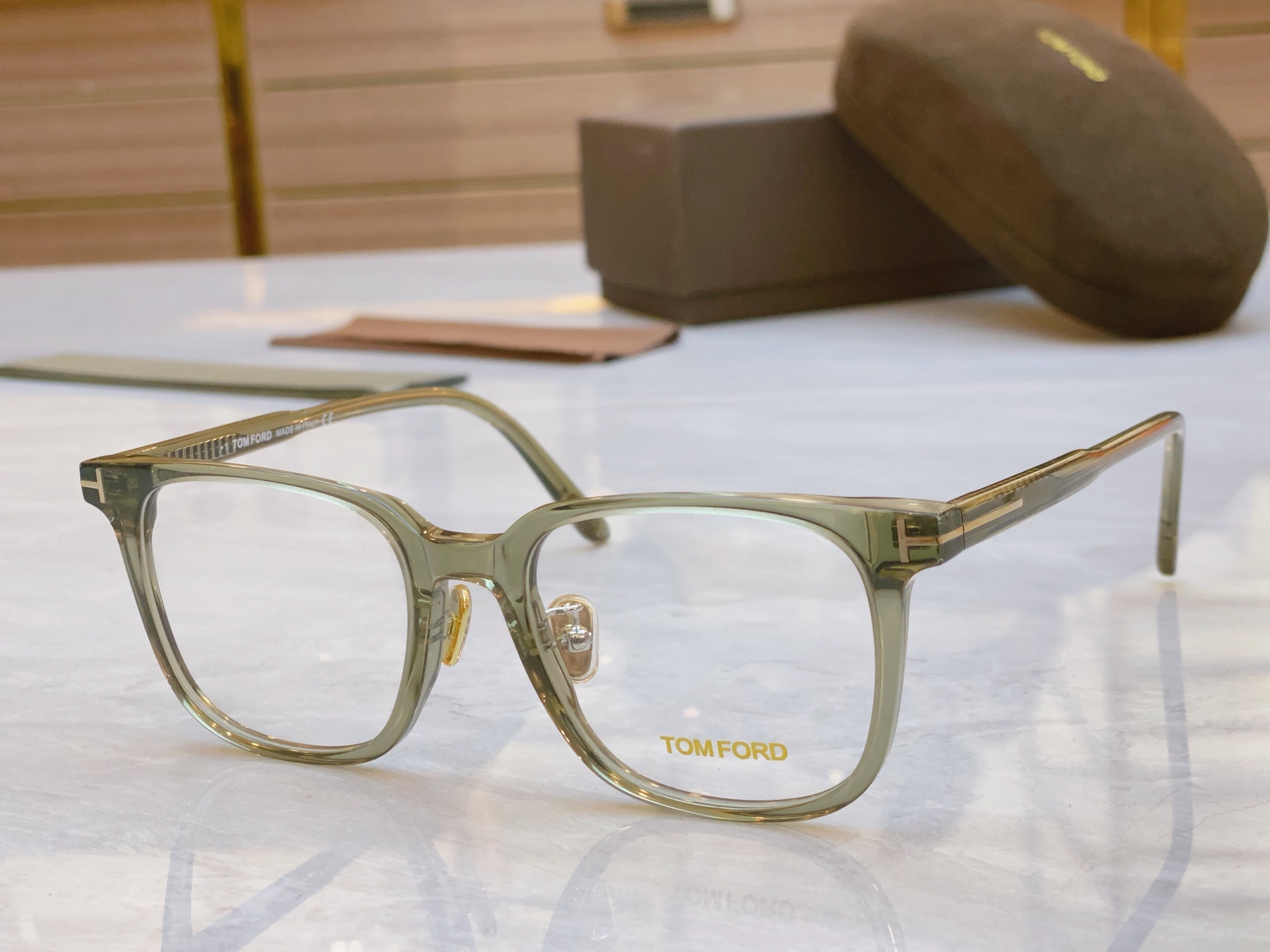 ￼，【TOM FOR*】汤姆*福特新款眼镜架🕶️，MODEL：TF5921-K-B，SIZE：51口19