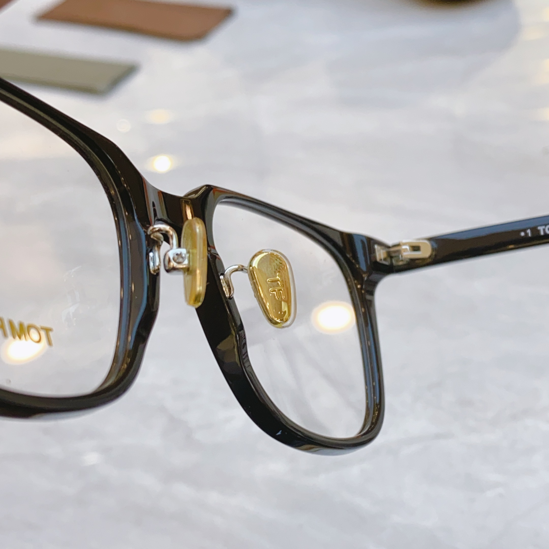 ￼，【TOM FOR*】汤姆*福特新款眼镜架🕶️，MODEL：TF5921-K-B，SIZE：51口19