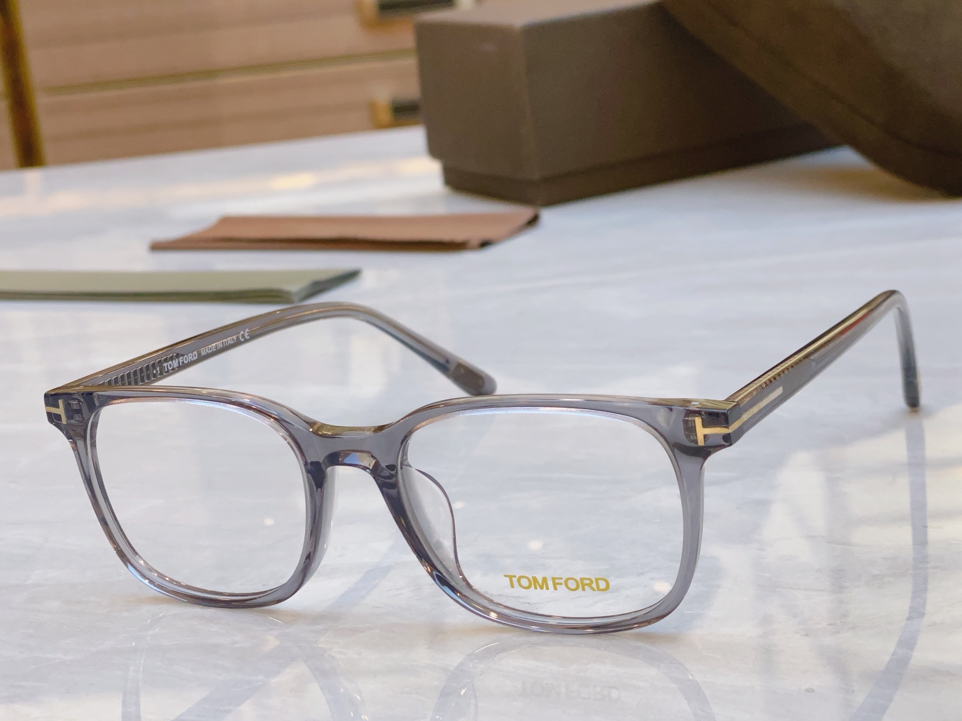 ￼，【TOM FOR*】汤姆*福特新款眼镜架🕶️，MODEL：TF5831-F-B，SIZE：51口18