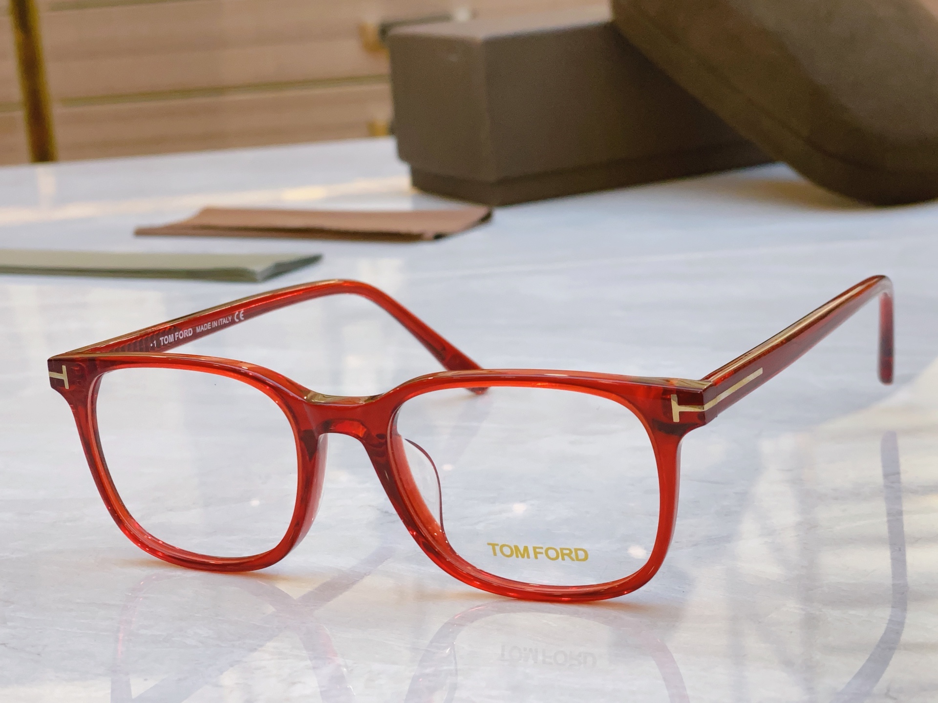 ￼，【TOM FOR*】汤姆*福特新款眼镜架🕶️，MODEL：TF5831-F-B，SIZE：51口18