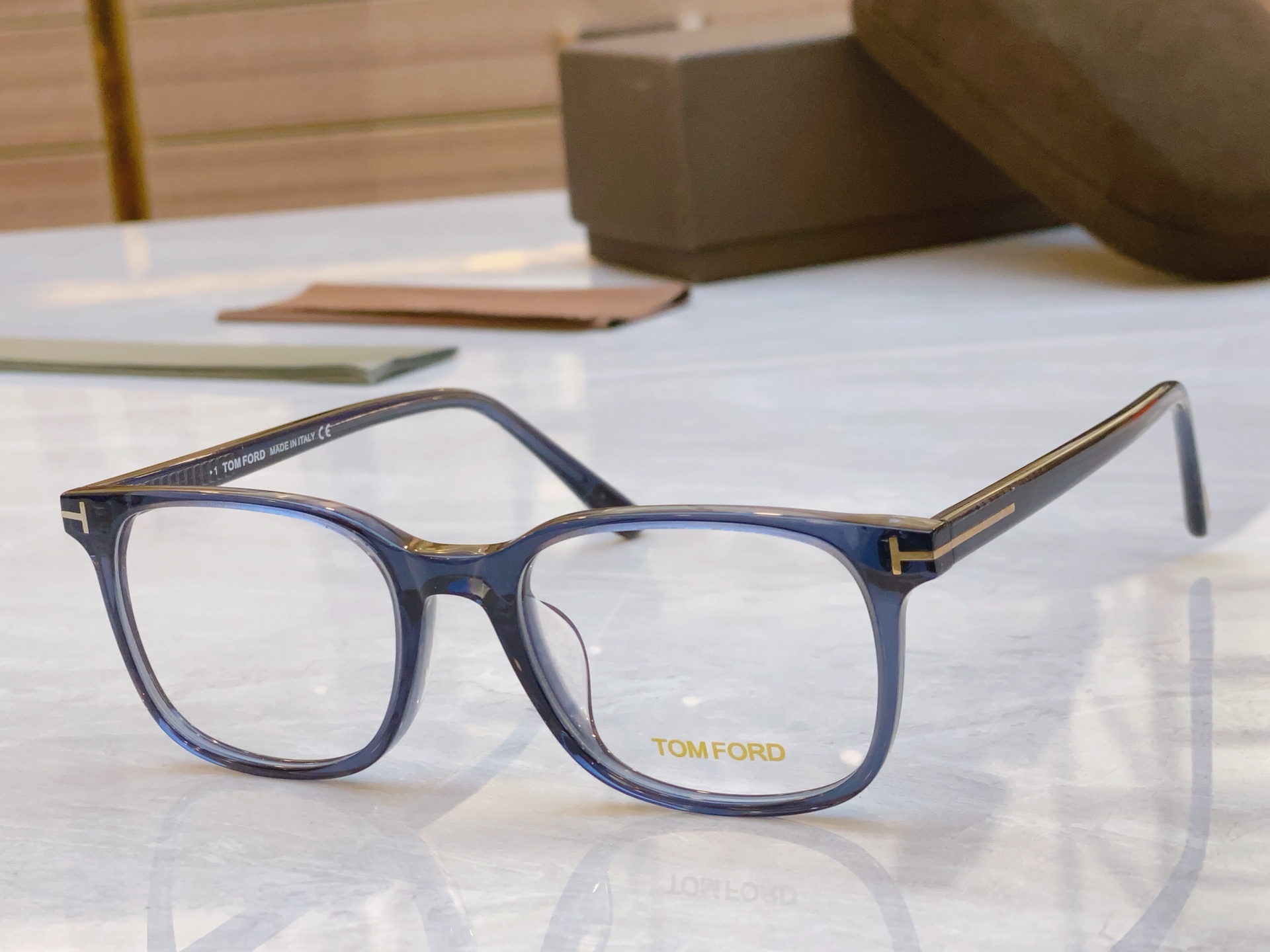 ￼，【TOM FOR*】汤姆*福特新款眼镜架🕶️，MODEL：TF5831-F-B，SIZE：51口18