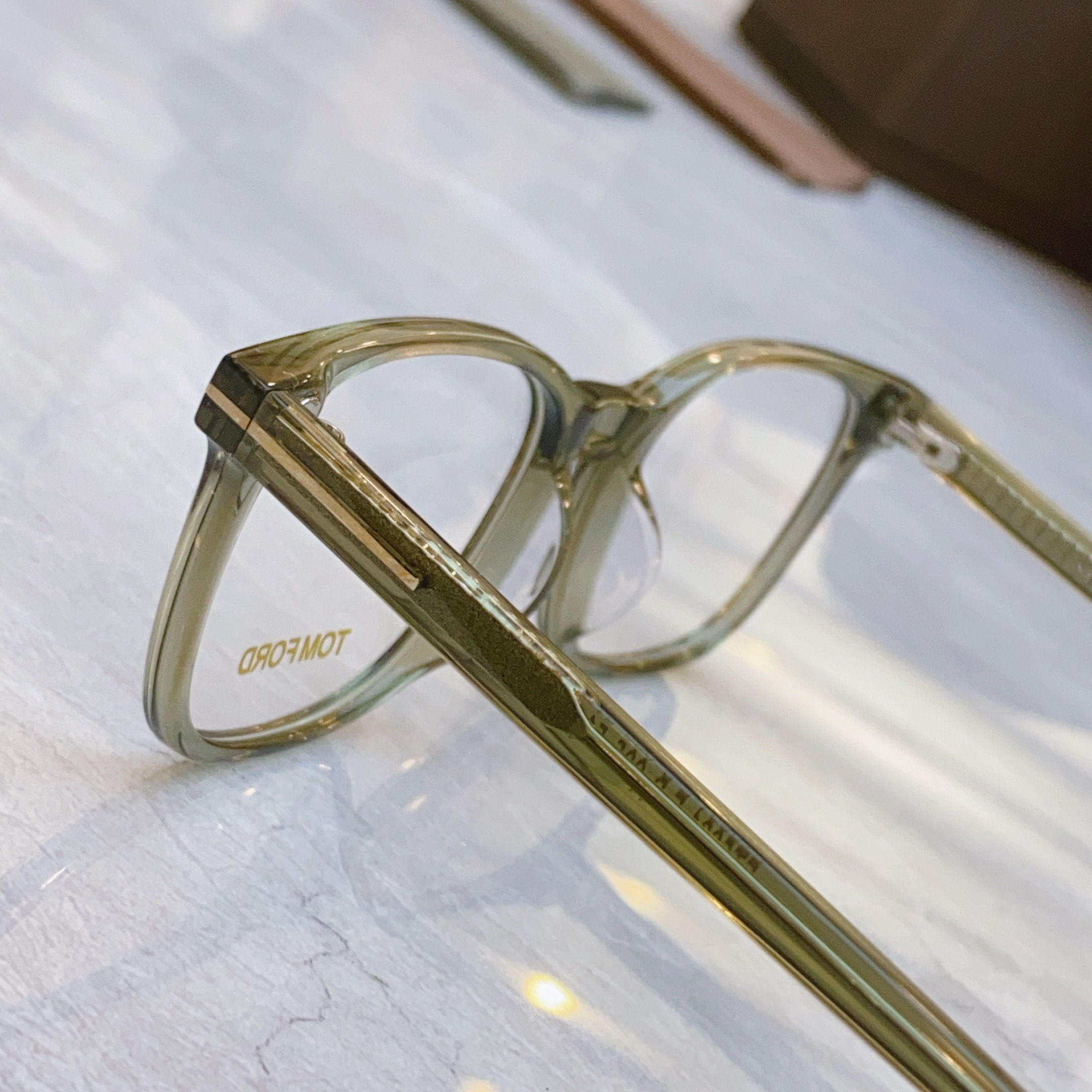 ￼，【TOM FOR*】汤姆*福特新款眼镜架🕶️，MODEL：TF5831-F-B，SIZE：51口18