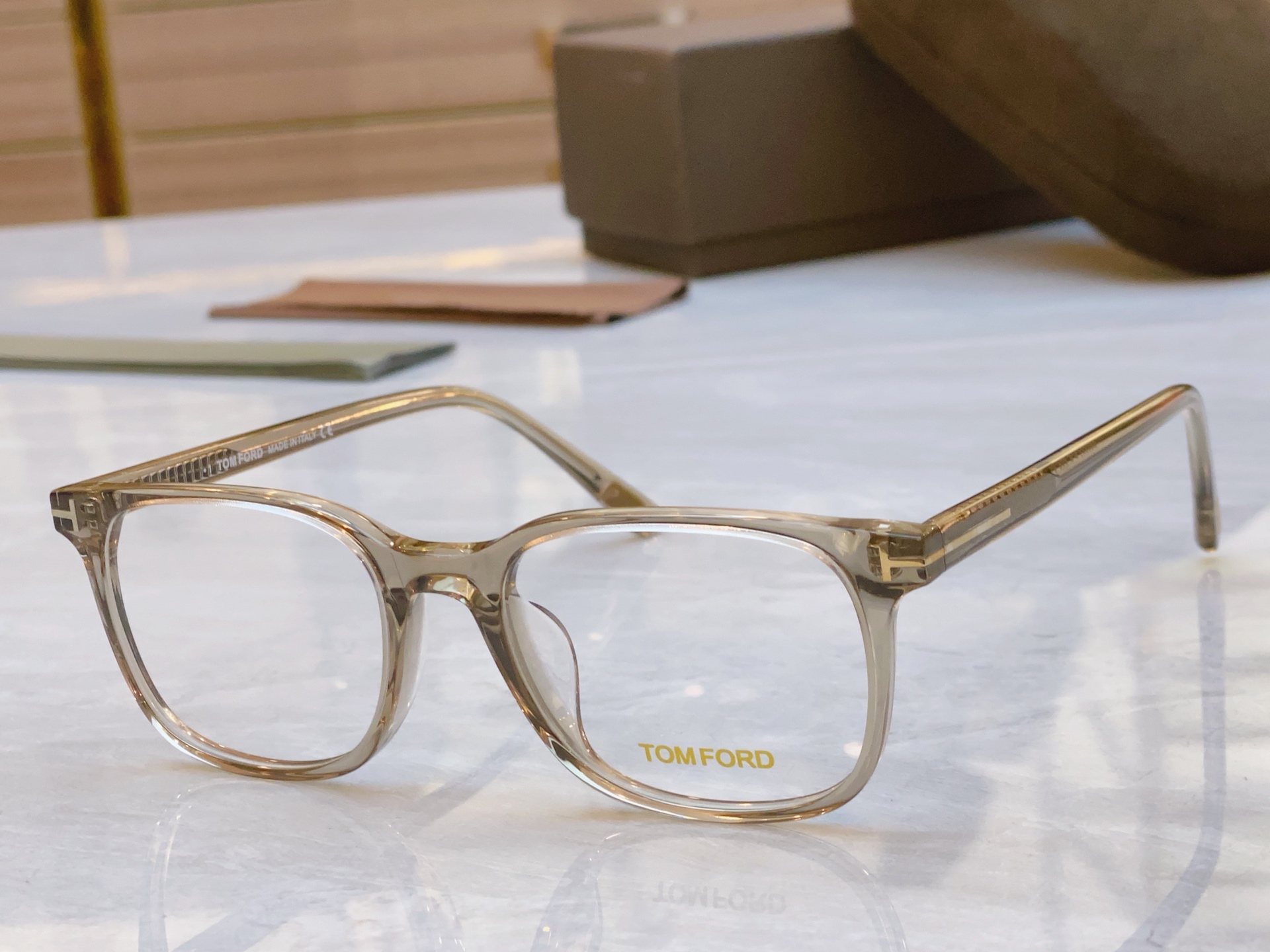 ￼，【TOM FOR*】汤姆*福特新款眼镜架🕶️，MODEL：TF5831-F-B，SIZE：51口18