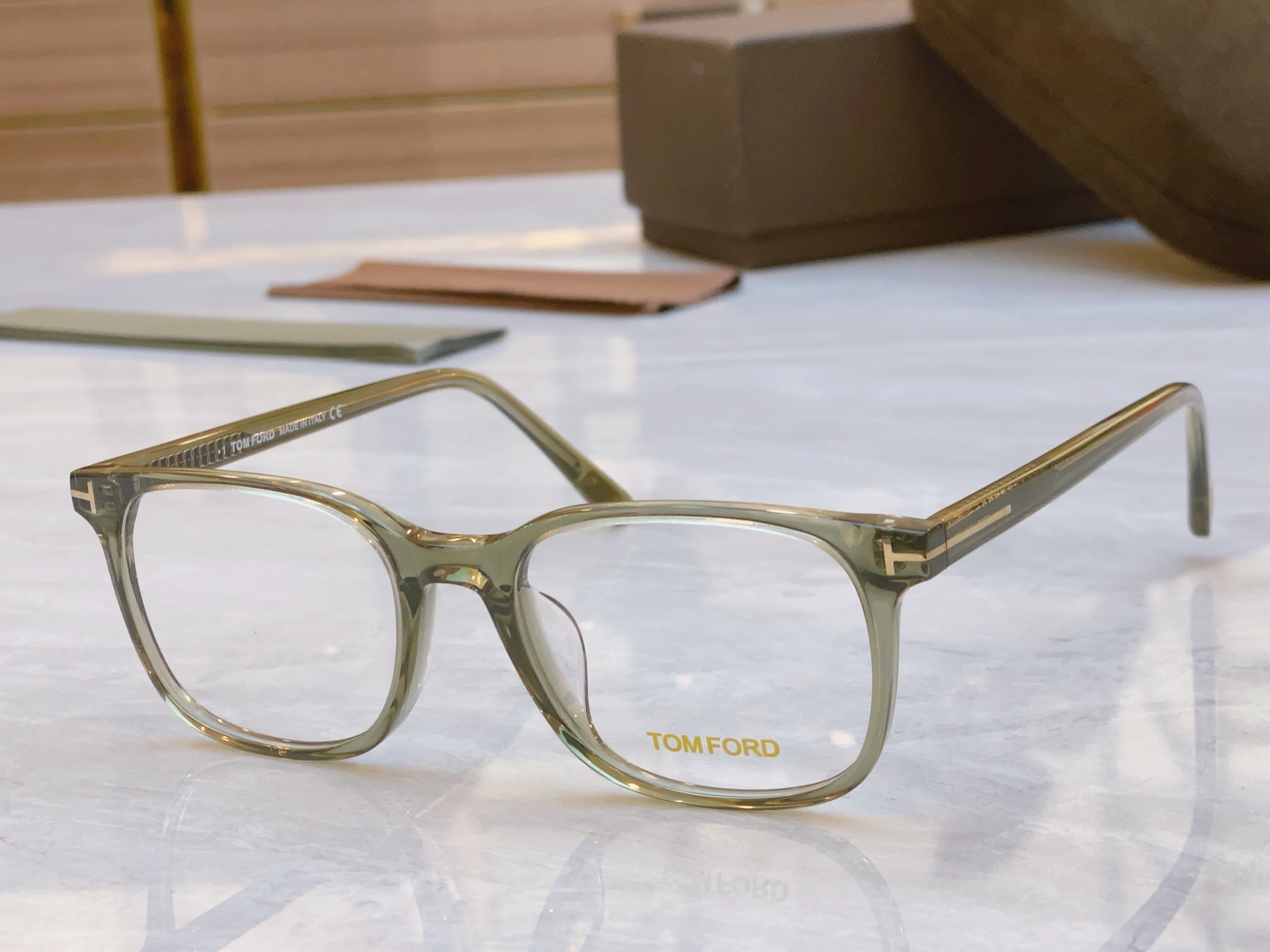 ￼，【TOM FOR*】汤姆*福特新款眼镜架🕶️，MODEL：TF5831-F-B，SIZE：51口18