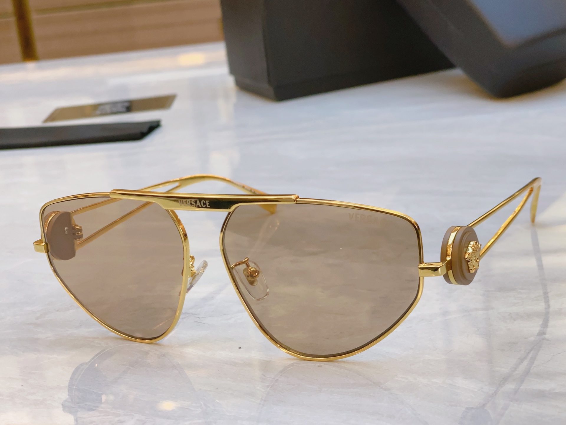 ，【VERSAC*】范思*哲新款太阳镜，
MODEL：VE2269，SIZE：62口13-126