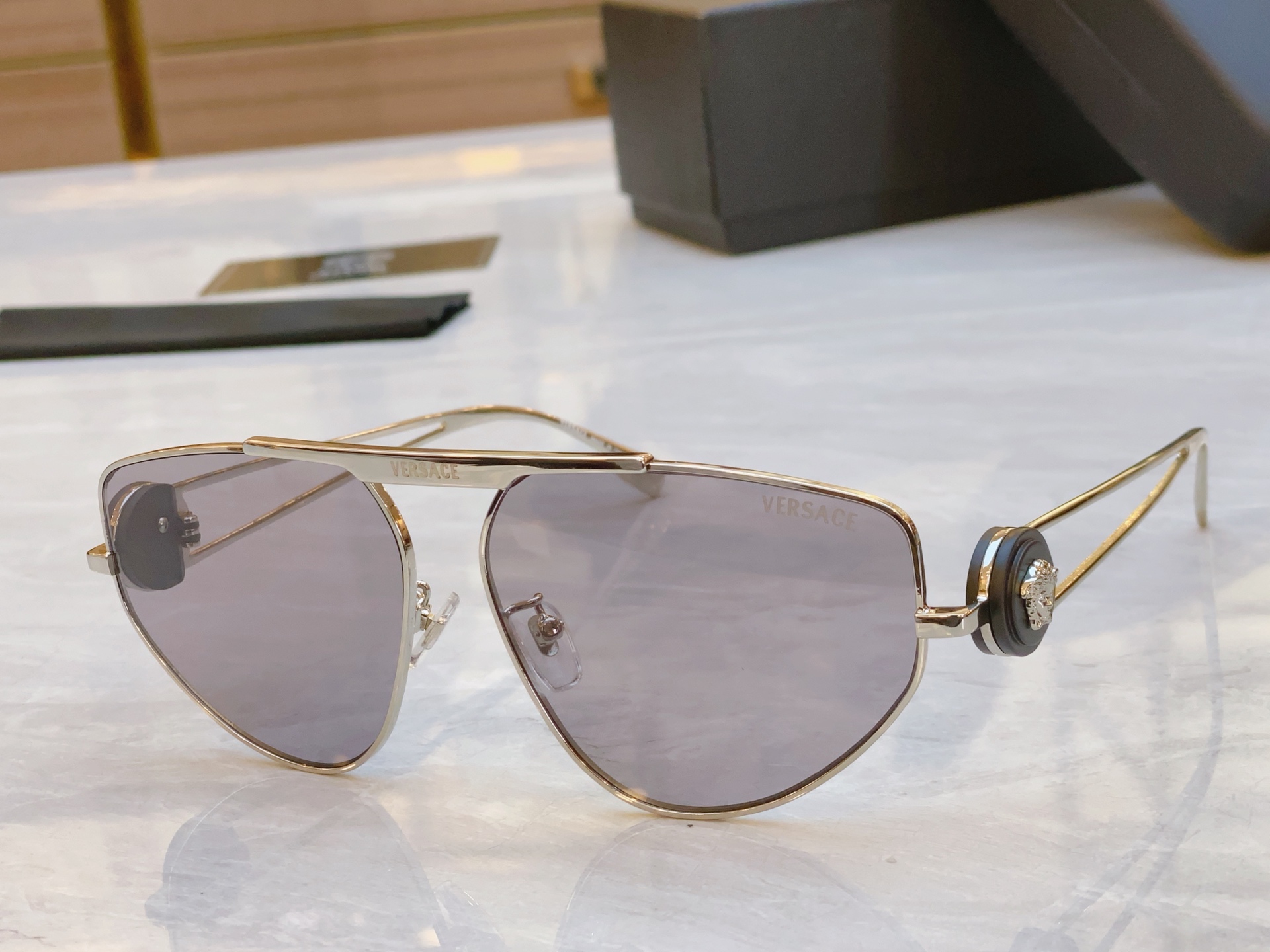 ，【VERSAC*】范思*哲新款太阳镜，
MODEL：VE2269，SIZE：62口13-126