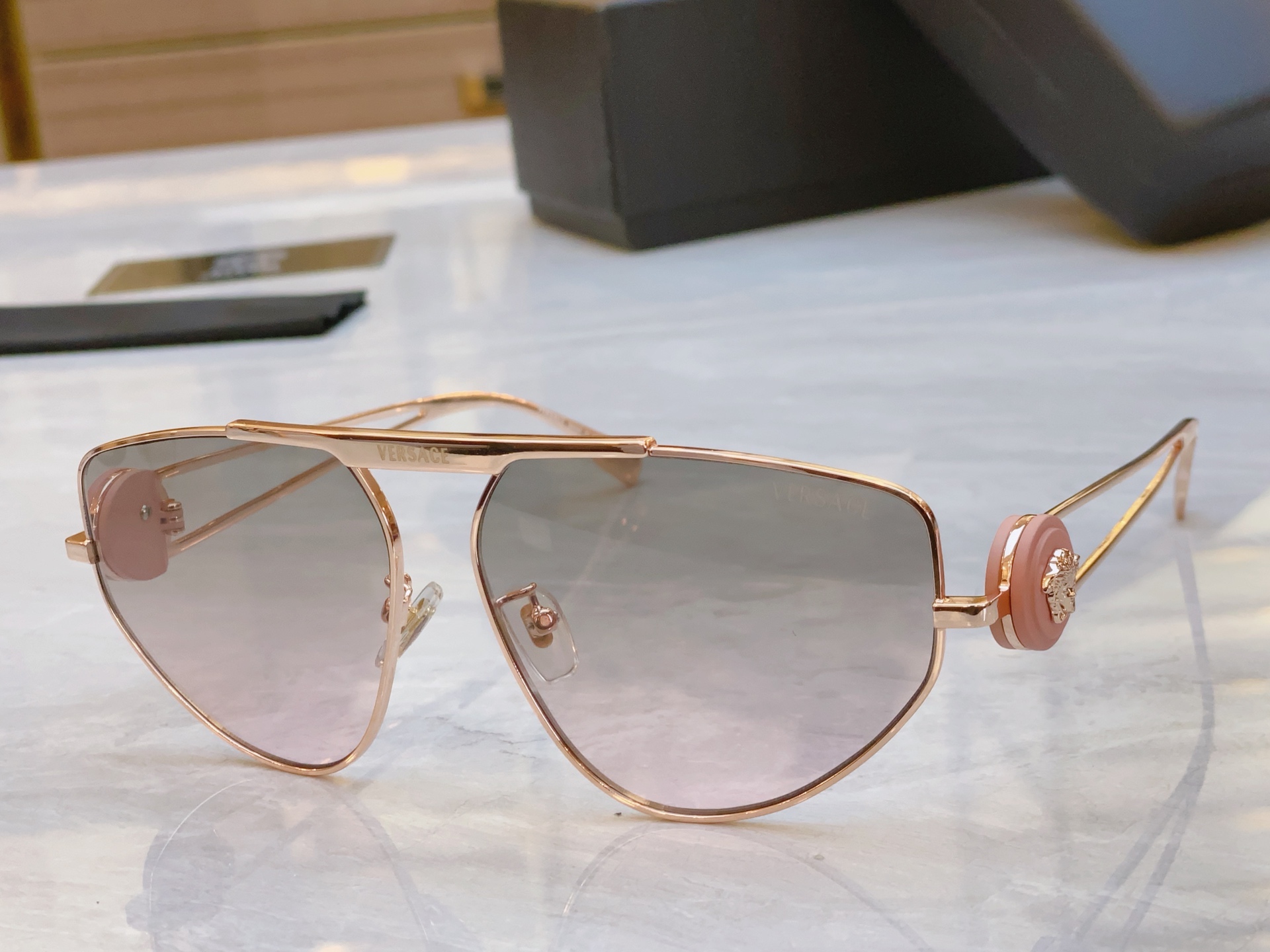 ，【VERSAC*】范思*哲新款太阳镜，
MODEL：VE2269，SIZE：62口13-126