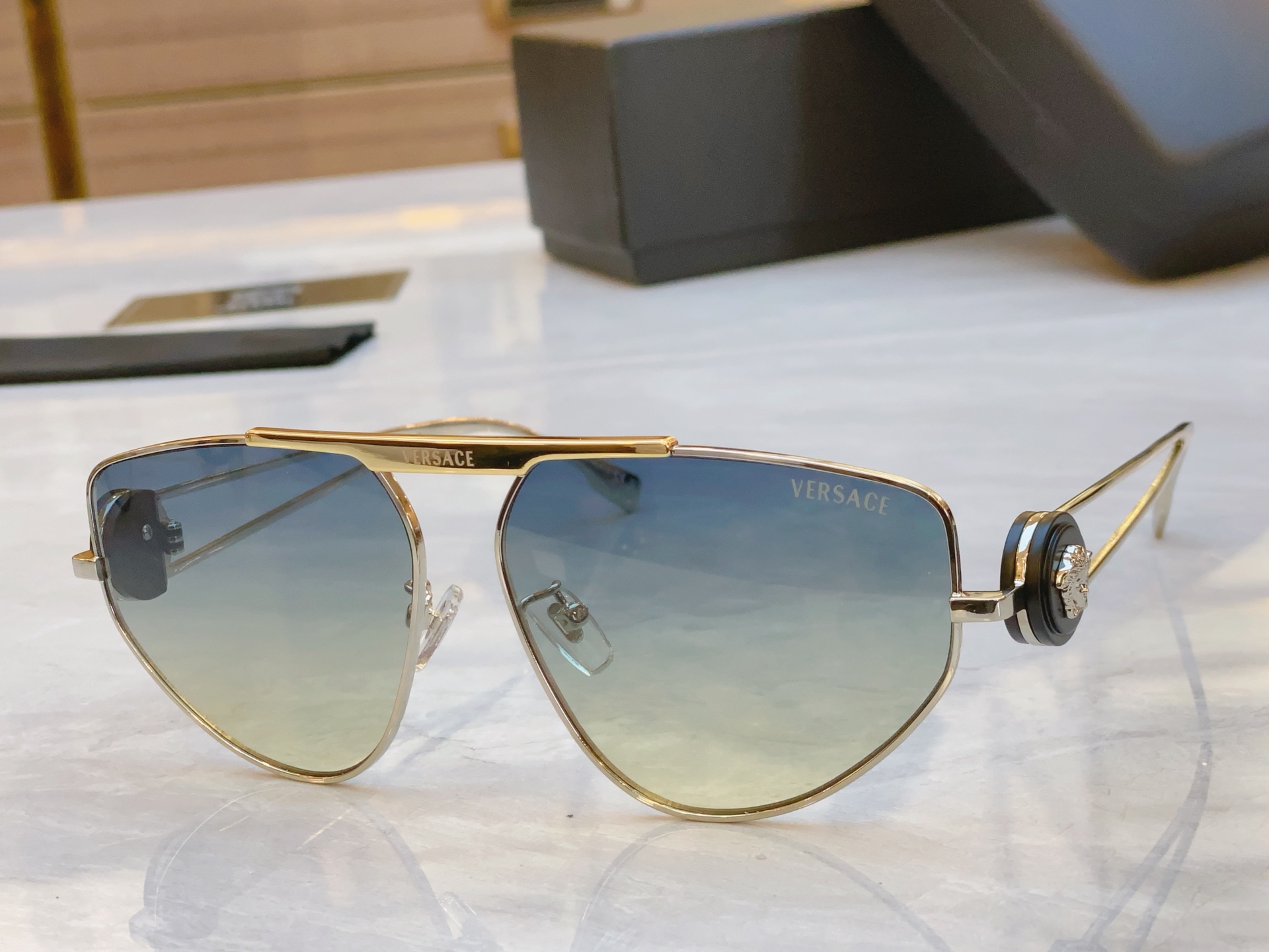 ，【VERSAC*】范思*哲新款太阳镜，
MODEL：VE2269，SIZE：62口13-126