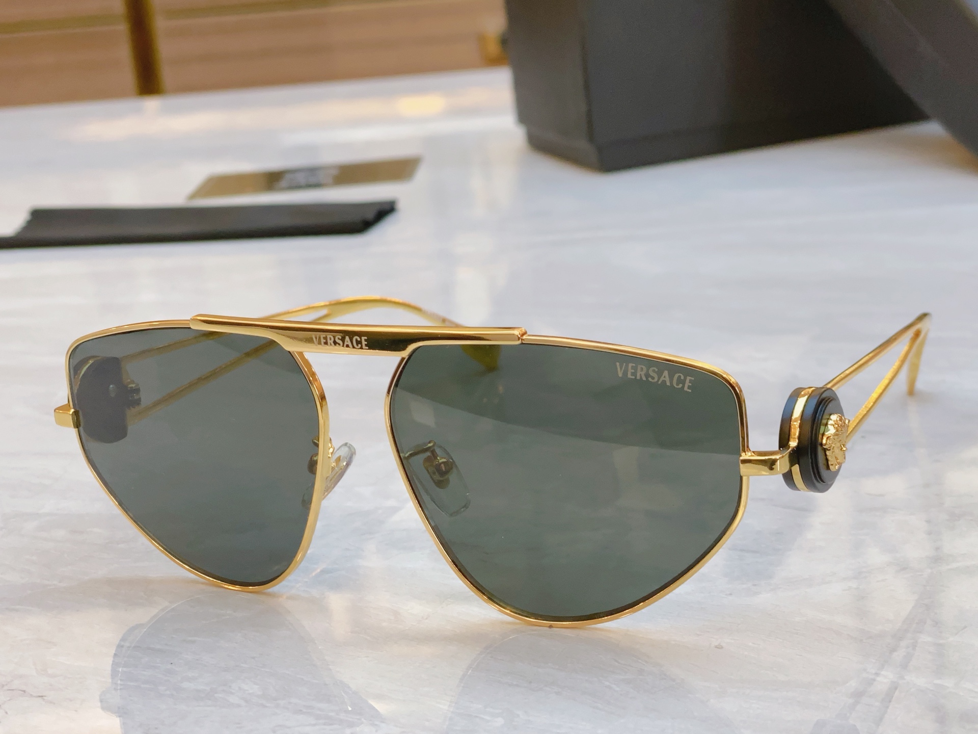 ，【VERSAC*】范思*哲新款太阳镜，
MODEL：VE2269，SIZE：62口13-126