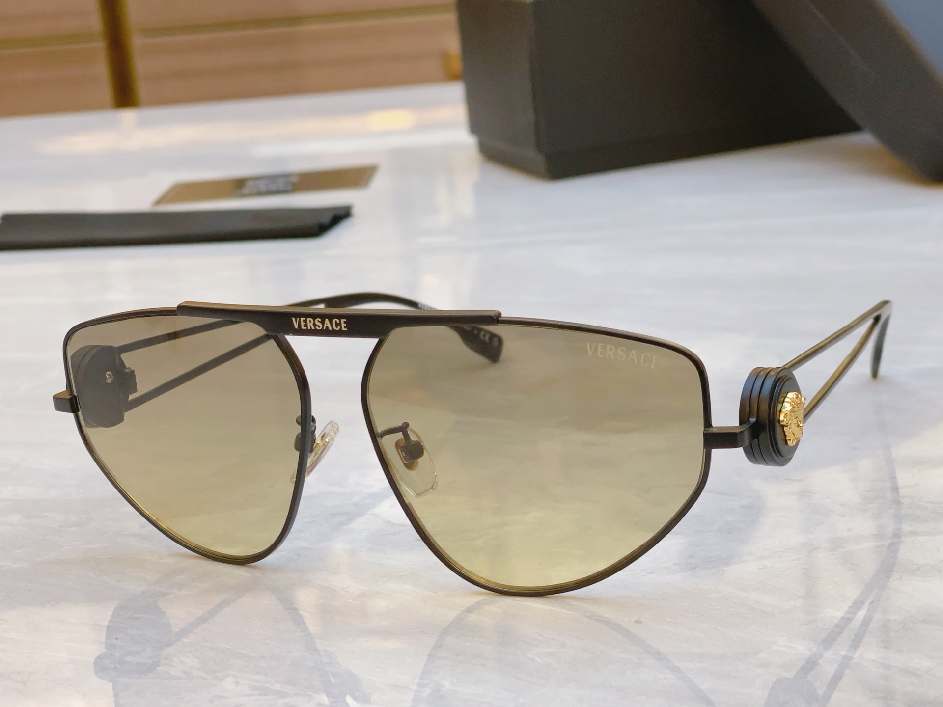 ，【VERSAC*】范思*哲新款太阳镜，
MODEL：VE2269，SIZE：62口13-126