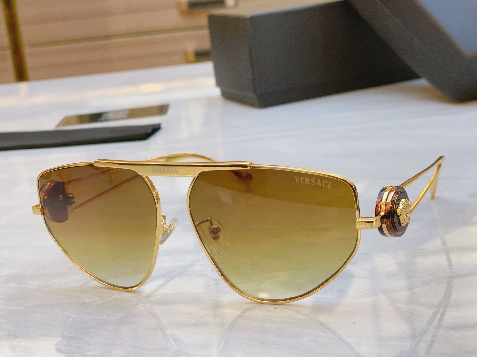 ，【VERSAC*】范思*哲新款太阳镜，
MODEL：VE2269，SIZE：62口13-126