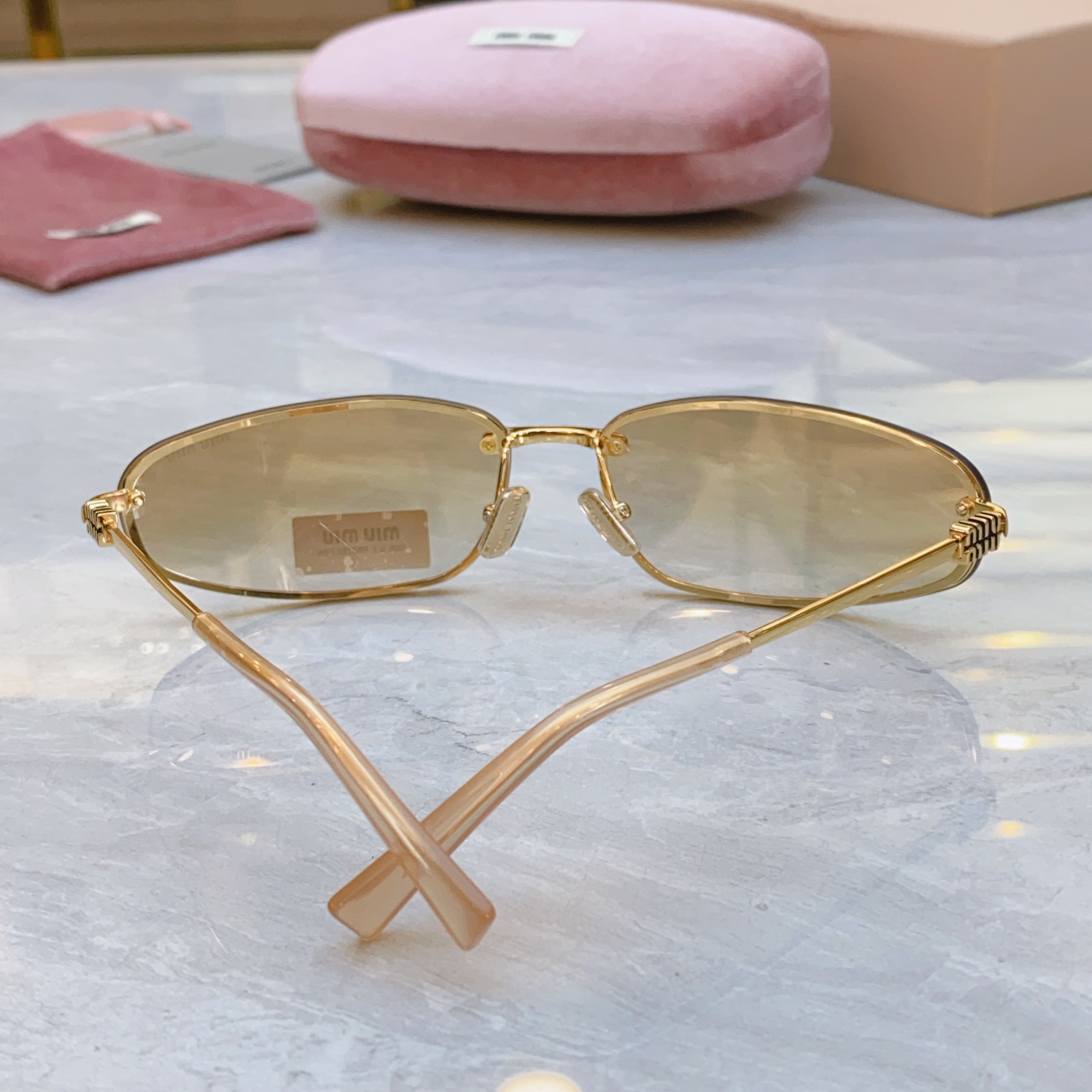 ，【MIU MI*】缪缪新款太阳镜，
MODELSMU A50，SIZE：69口15-130