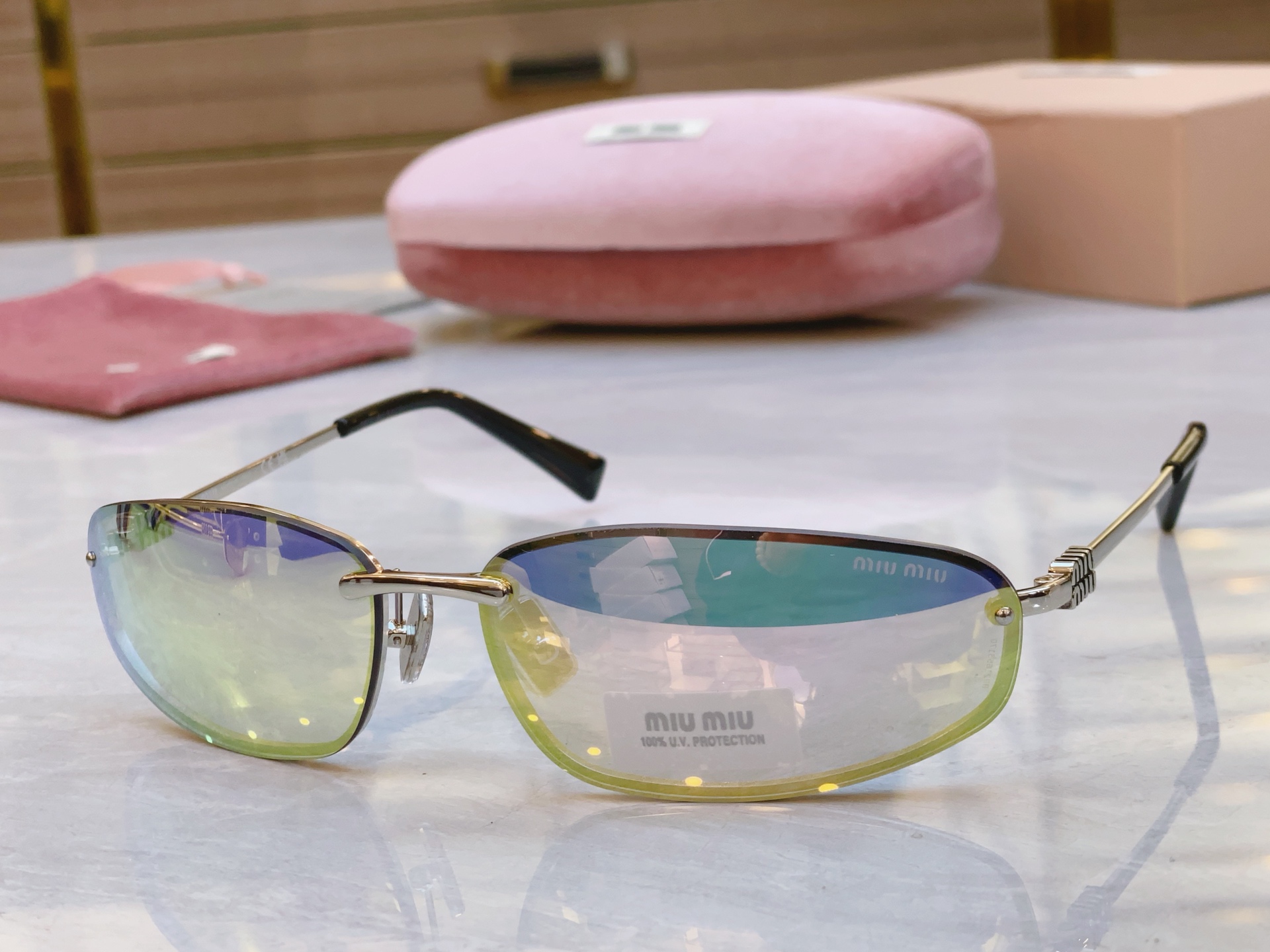 ，【MIU MI*】缪缪新款太阳镜，
MODELSMU A50，SIZE：69口15-130