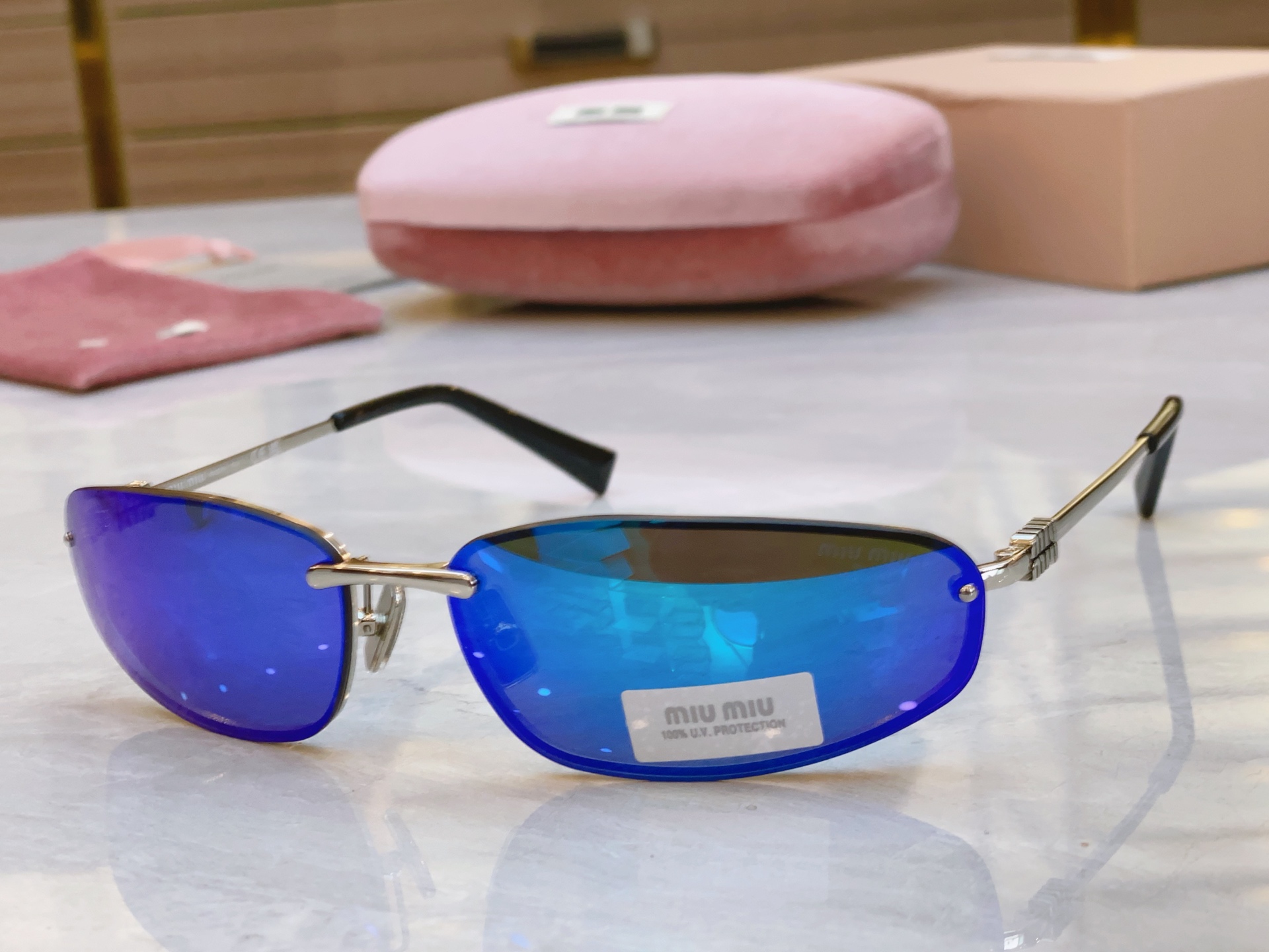 ，【MIU MI*】缪缪新款太阳镜，
MODELSMU A50，SIZE：69口15-130