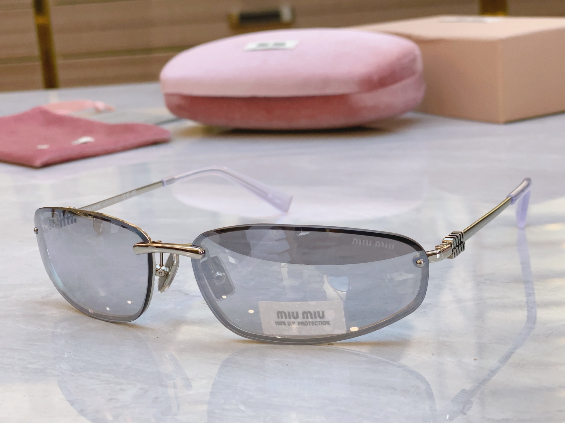 ，【MIU MI*】缪缪新款太阳镜，
MODELSMU A50，SIZE：69口15-130