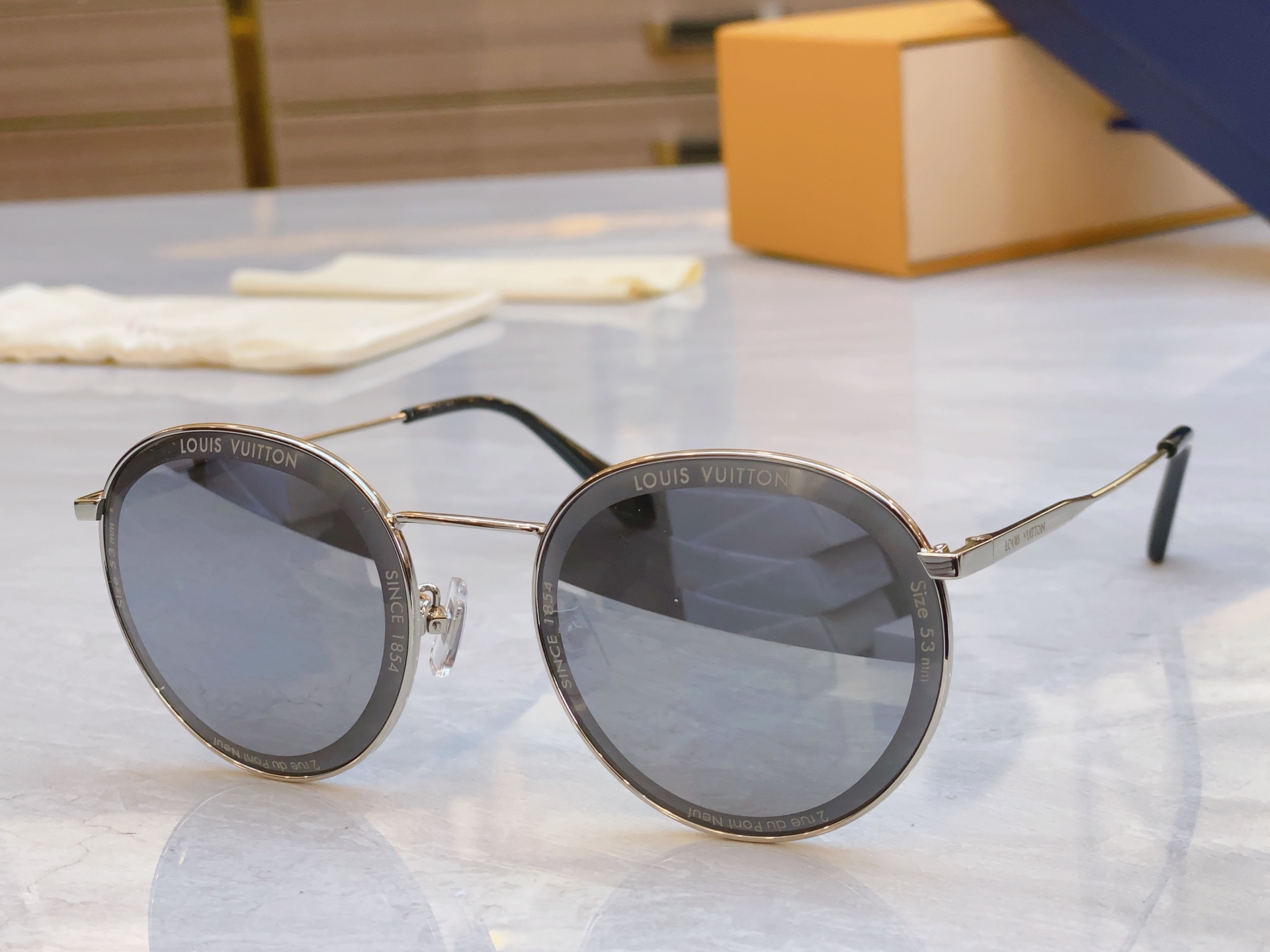 ，【LOUIS VUITTO*】路易*威登新款太阳镜，MODEL：Z2626，SIZE：56口20-14
