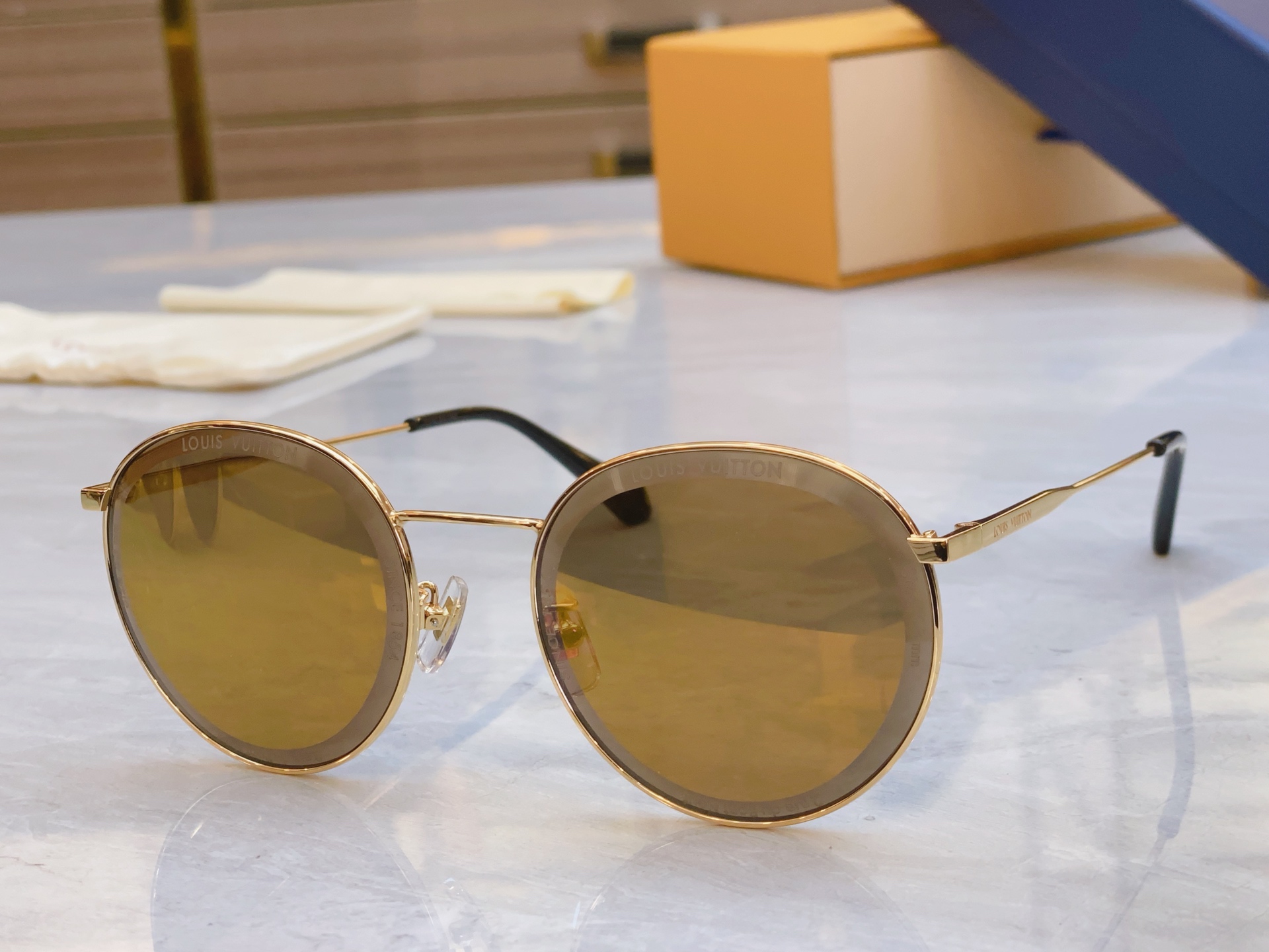 ，【LOUIS VUITTO*】路易*威登新款太阳镜，MODEL：Z2626，SIZE：56口20-14