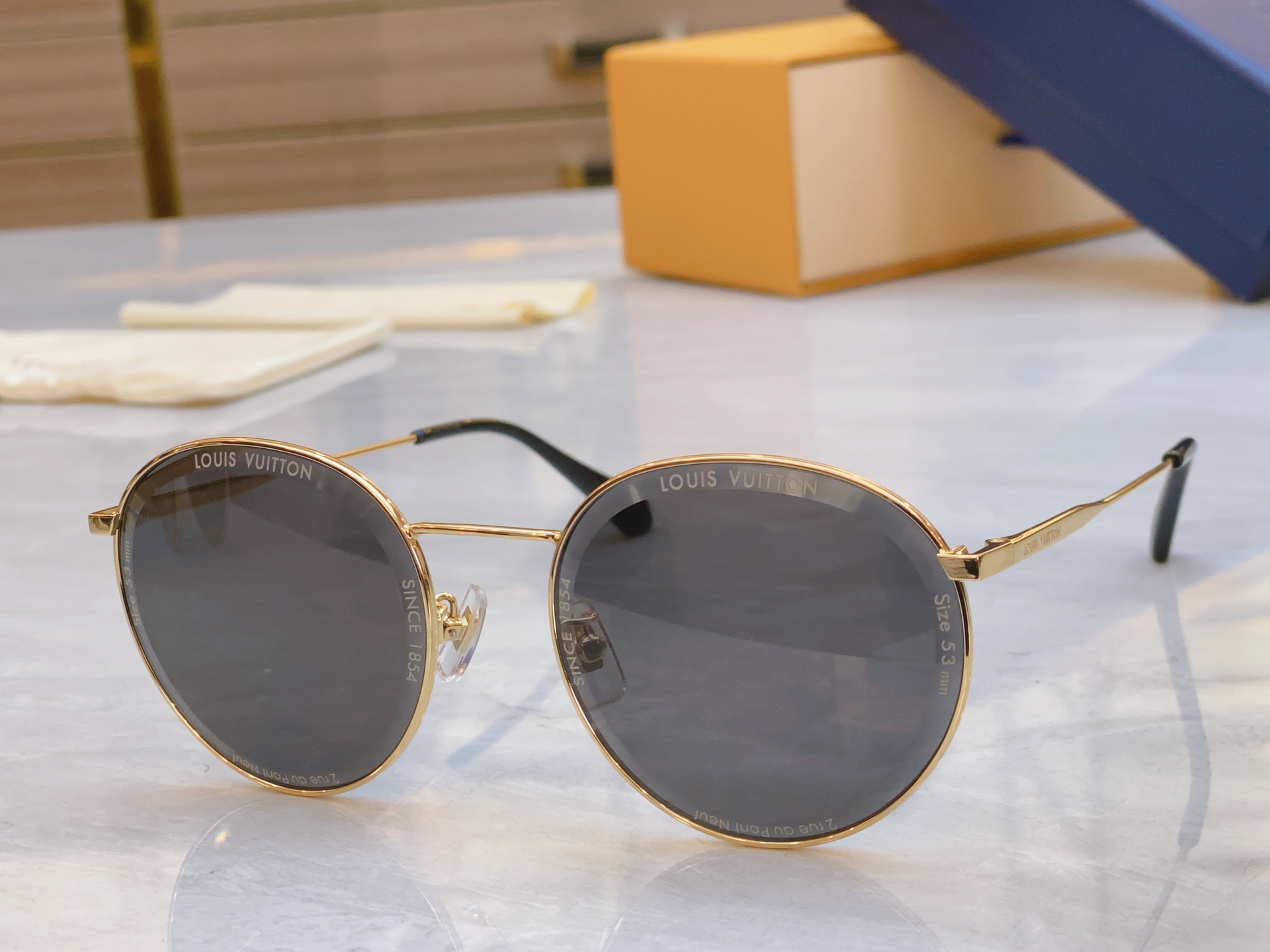 ，【LOUIS VUITTO*】路易*威登新款太阳镜，MODEL：Z2626，SIZE：56口20-14