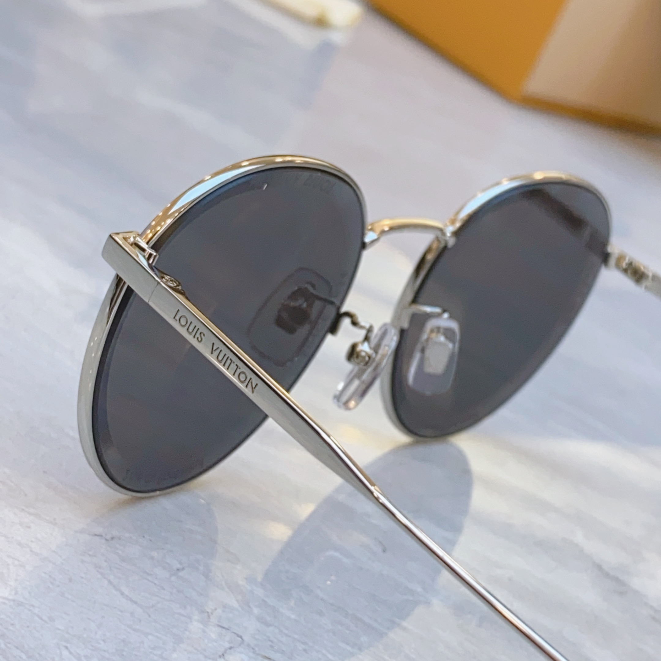 ，【LOUIS VUITTO*】路易*威登新款太阳镜，MODEL：Z2626，SIZE：56口20-14