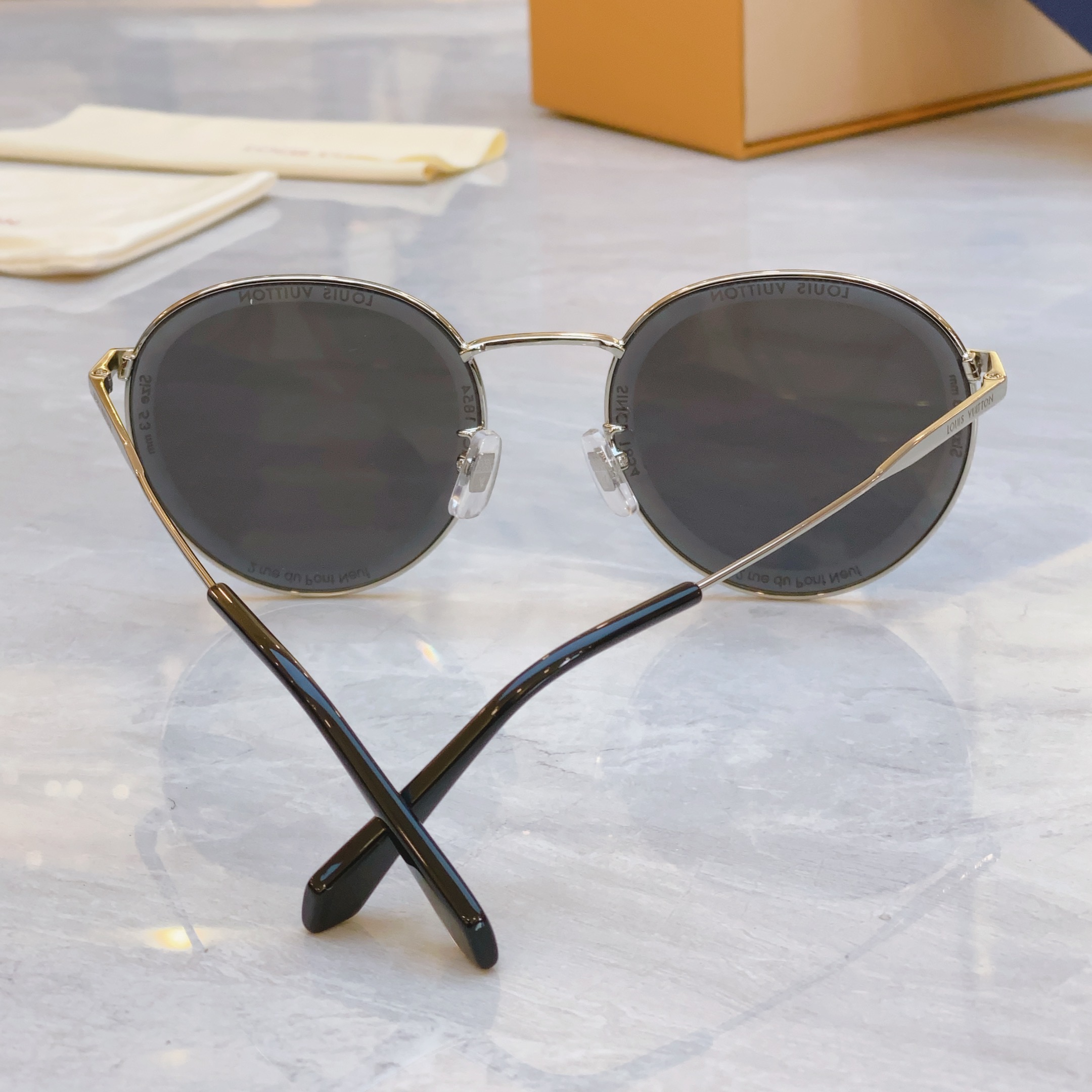 ，【LOUIS VUITTO*】路易*威登新款太阳镜，MODEL：Z2626，SIZE：56口20-14