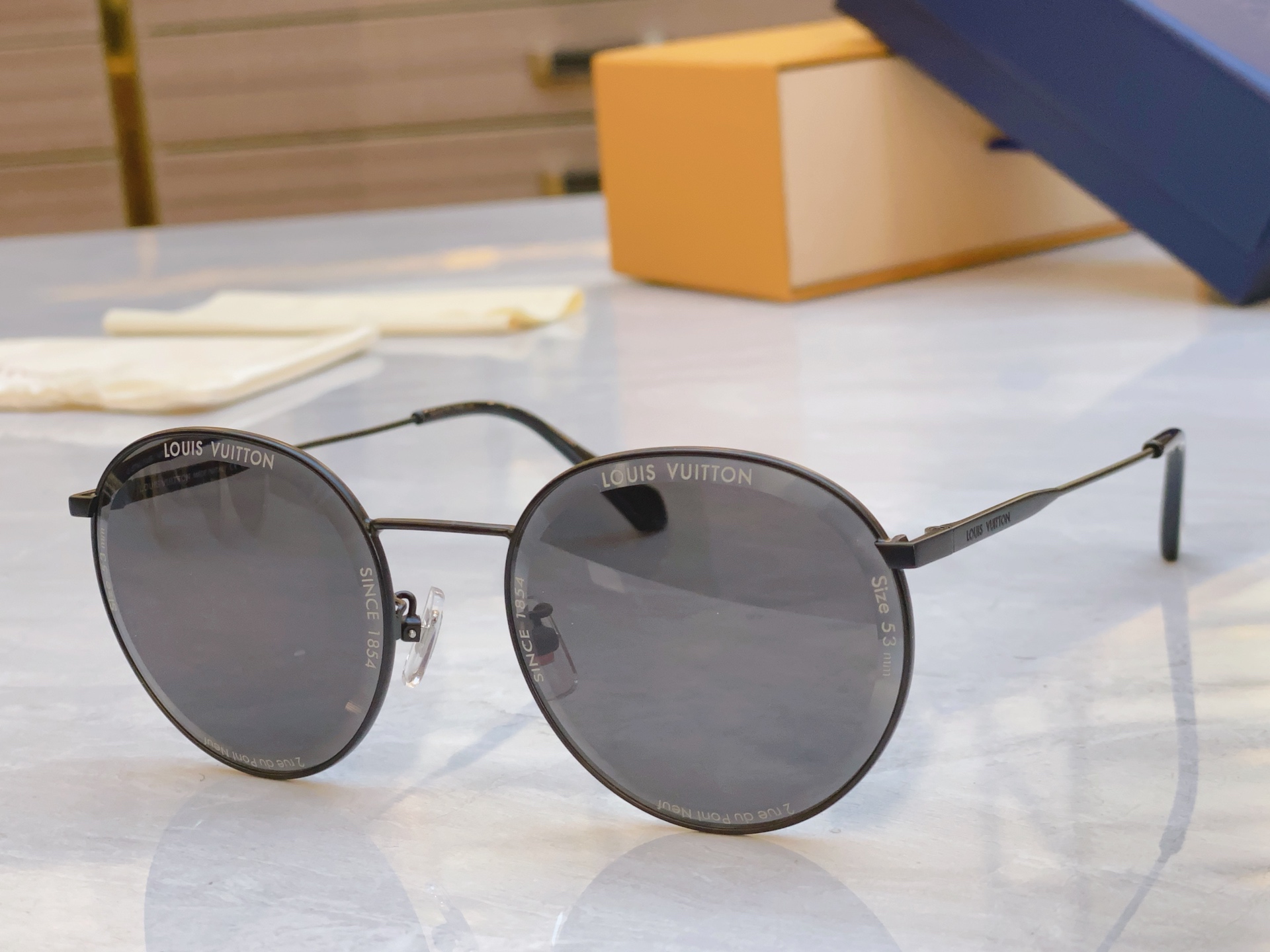 ，【LOUIS VUITTO*】路易*威登新款太阳镜，MODEL：Z2626，SIZE：56口20-14