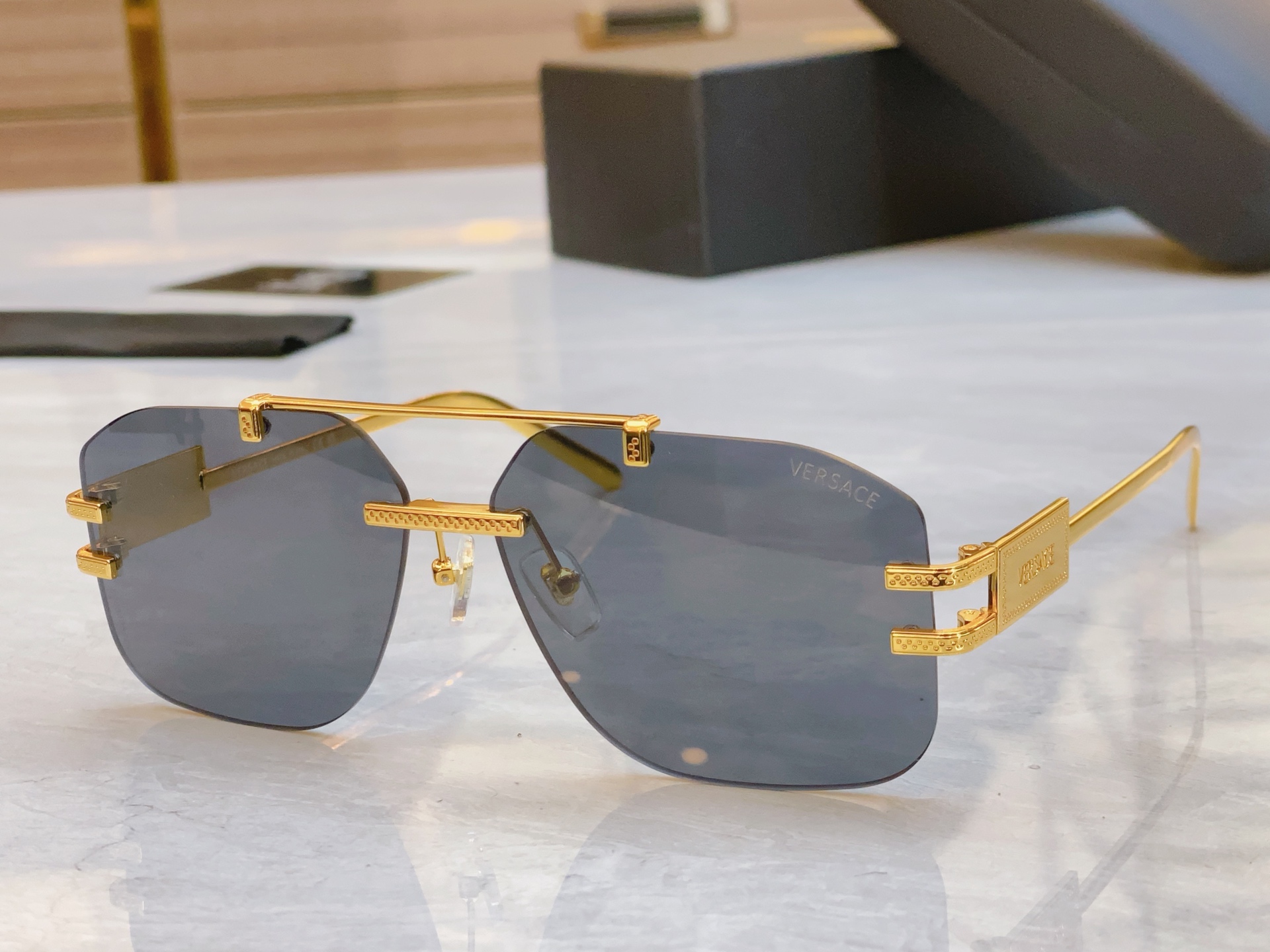 ，【VERSAC*】范思*哲新款太阳镜，
MODEL：VE2275，SIZE：60口13-140