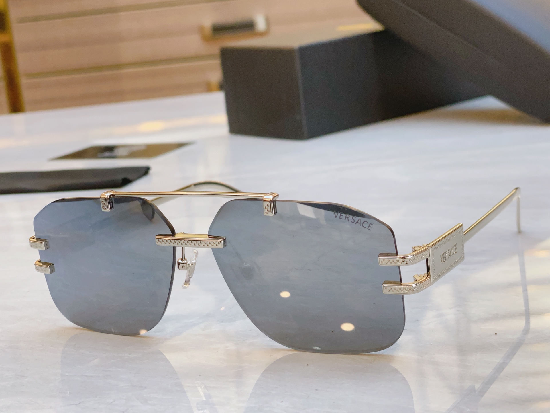 ，【VERSAC*】范思*哲新款太阳镜，
MODEL：VE2275，SIZE：60口13-140