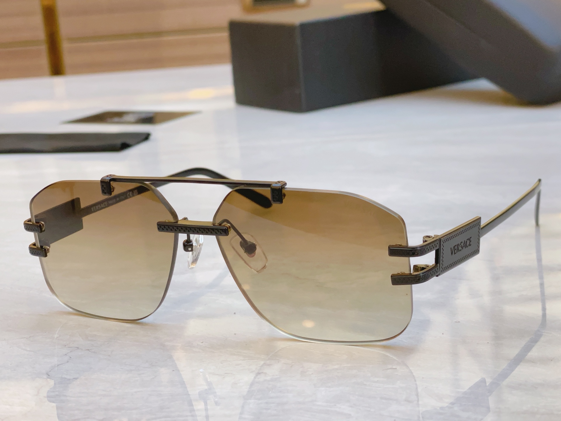 ，【VERSAC*】范思*哲新款太阳镜，
MODEL：VE2275，SIZE：60口13-140