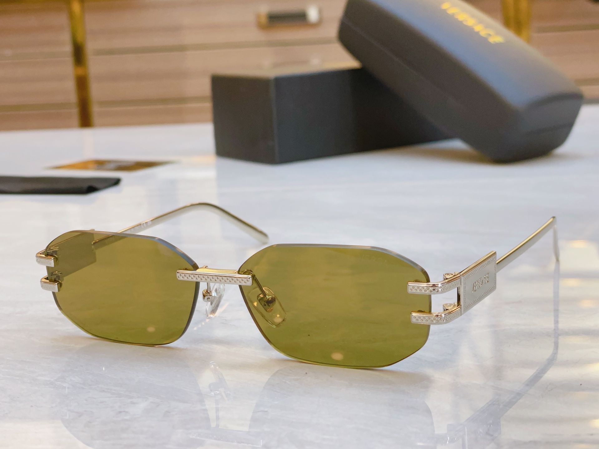 ，【VERSAC*】范思*哲新款太阳镜，
MODEL：VE2274，SIZE：58口13-140